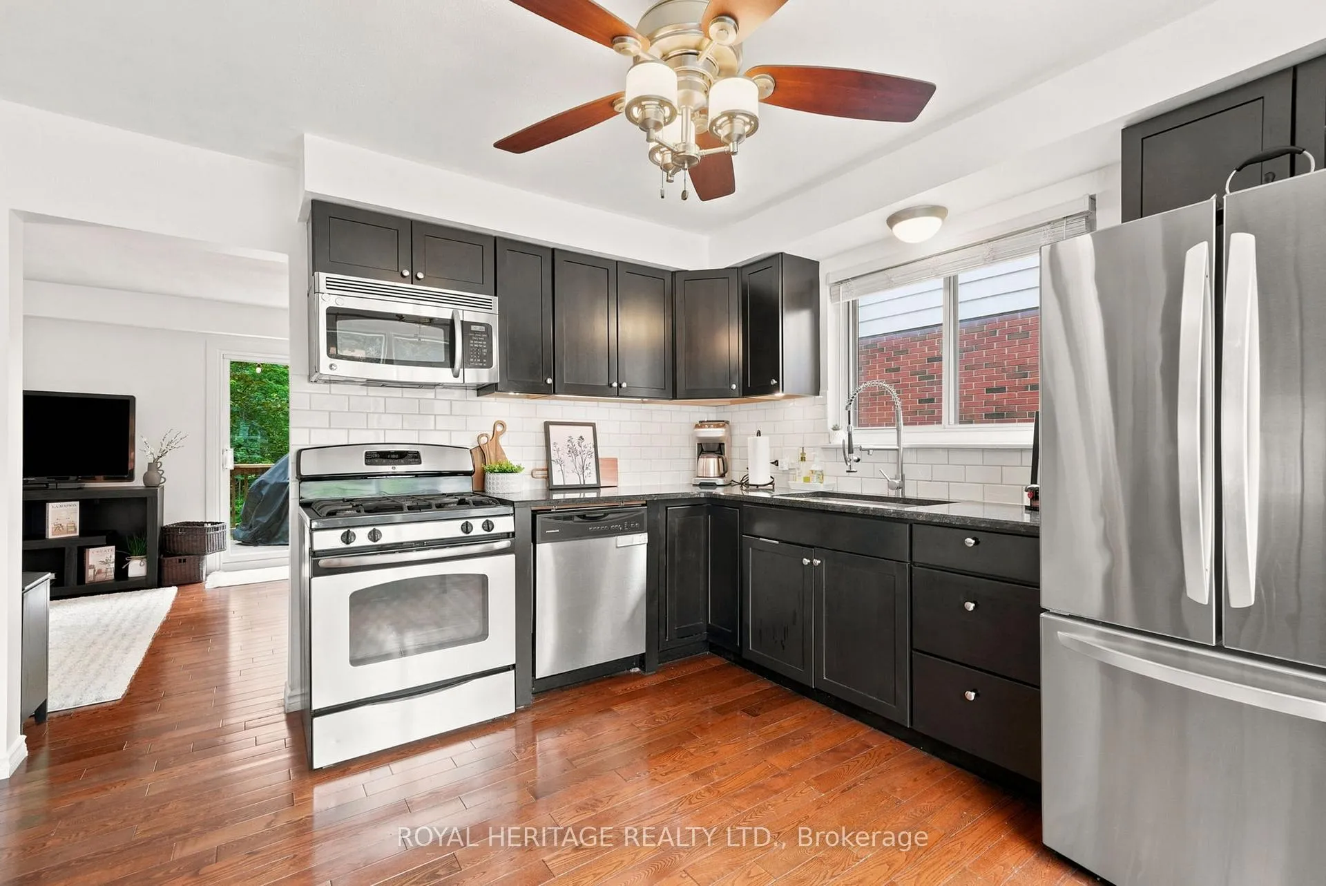 Photo 11 of 518 Crestwood Drive, Oshawa, O'Neill — HOMEH