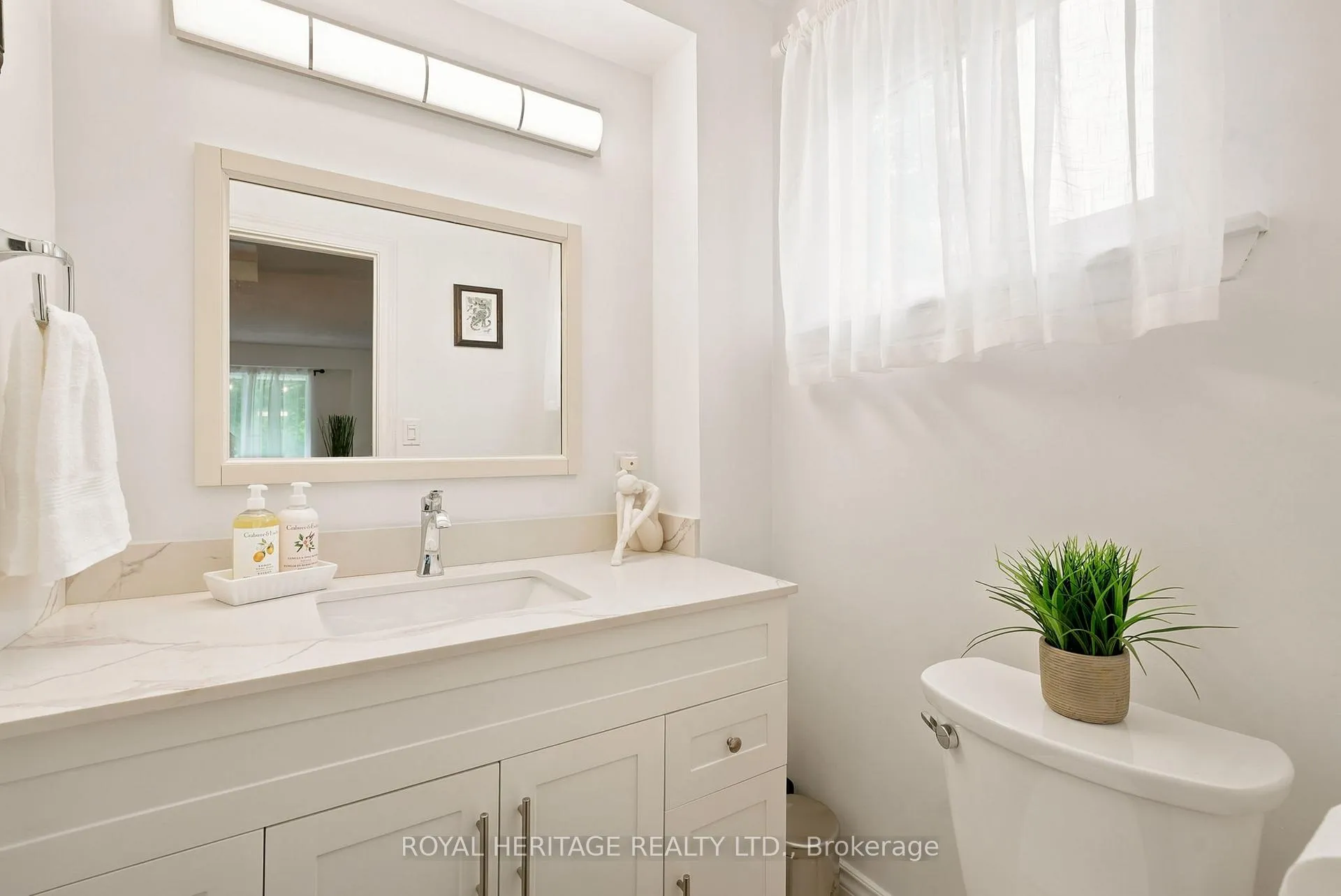 Photo 19 of 518 Crestwood Drive, Oshawa, O'Neill — HOMEH