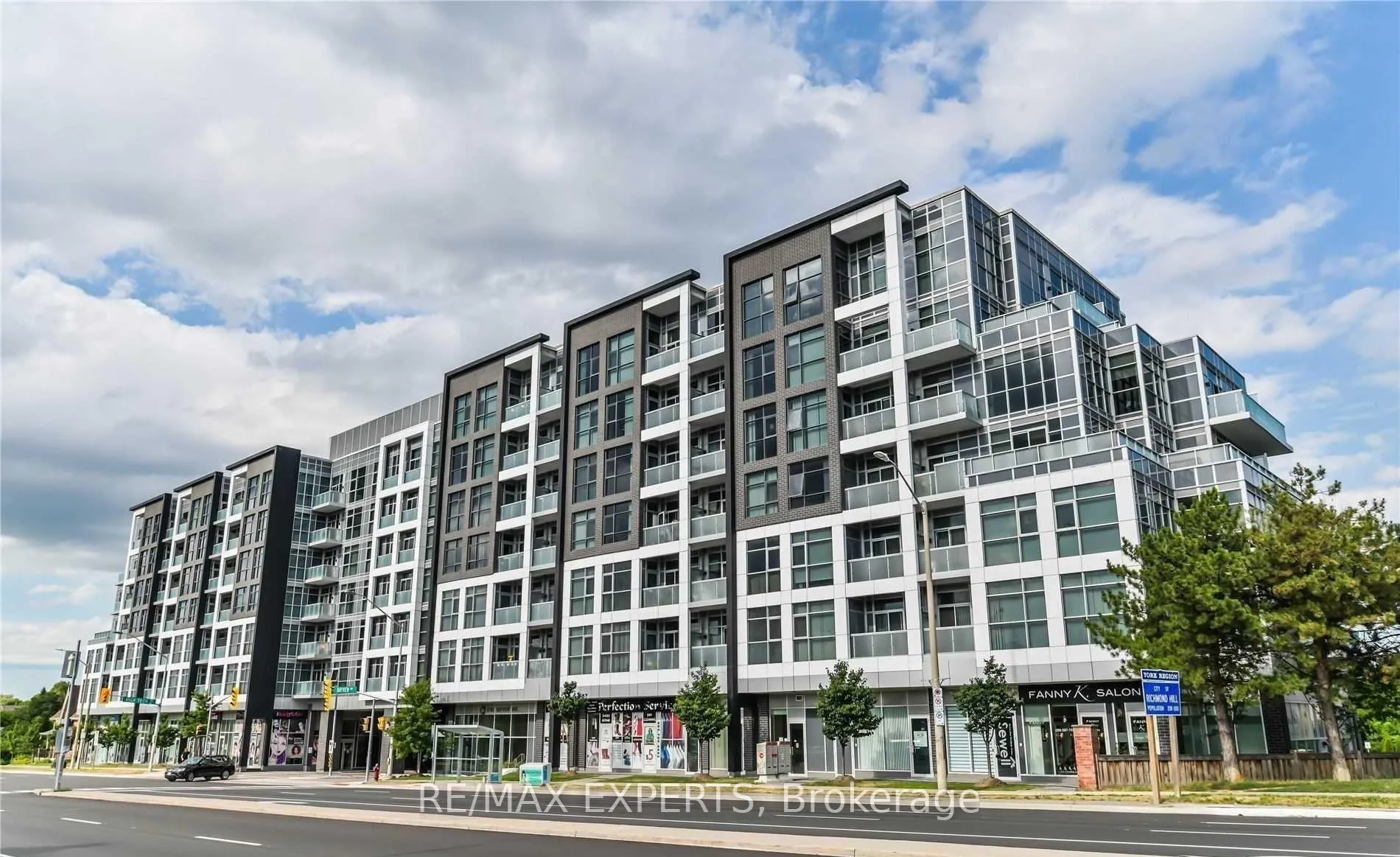 Front of Unit 515, 8763 Bayview Avenue