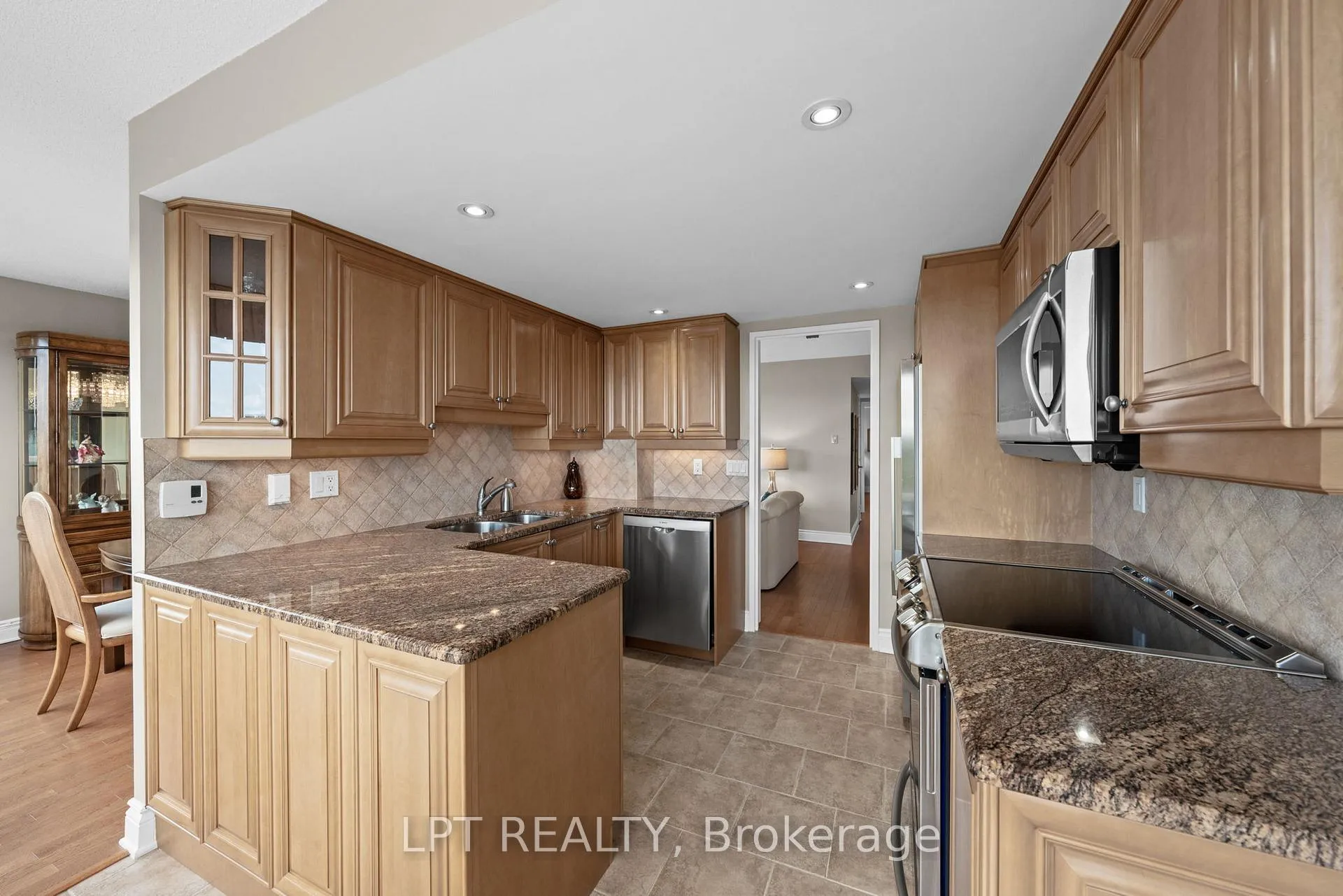 Photo 17 of Unit 1505, 1510 Riverside Drive, Ottawa, Riverview Park — HOMEH