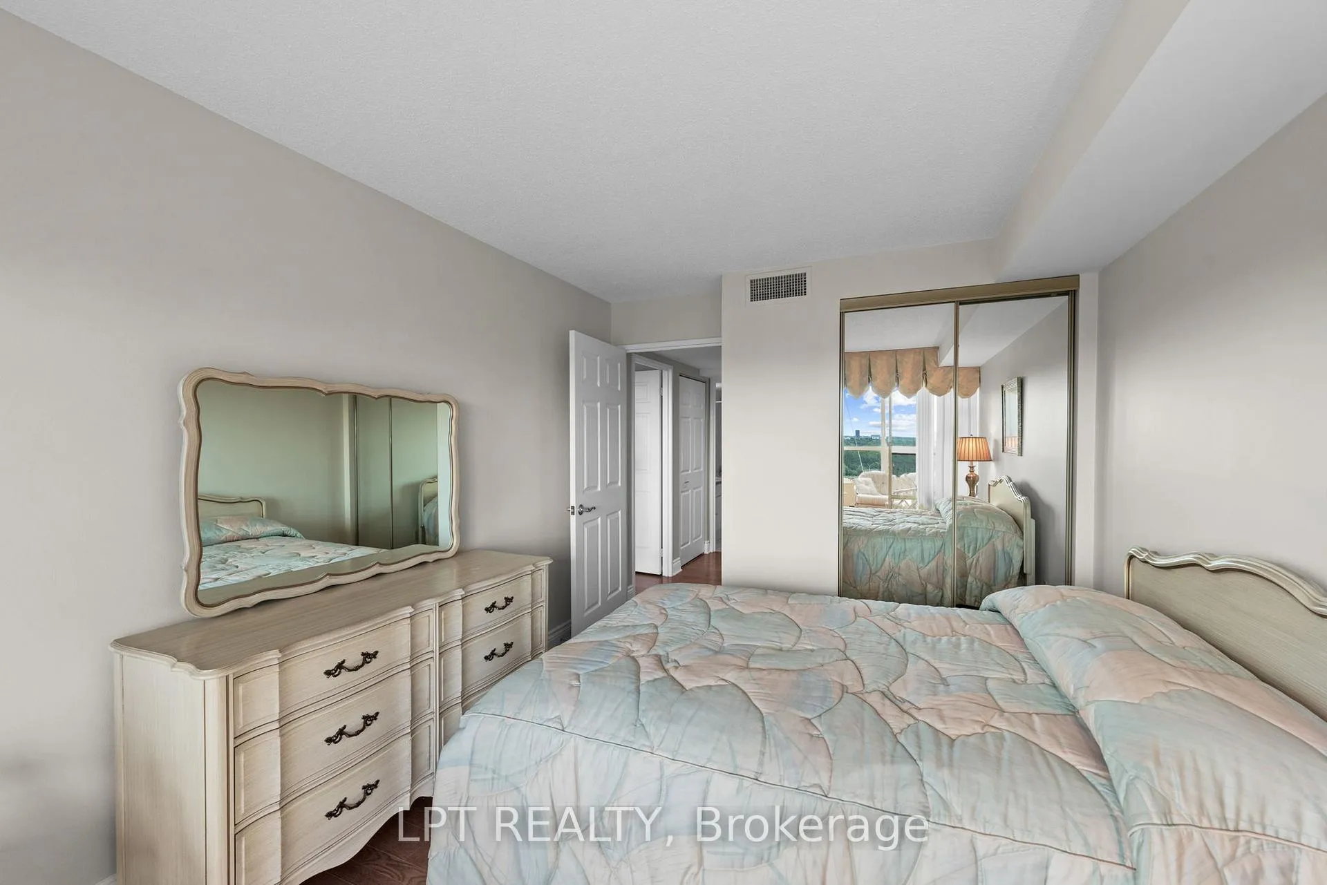 Photo 28 of Unit 1505, 1510 Riverside Drive, Ottawa, Riverview Park — HOMEH