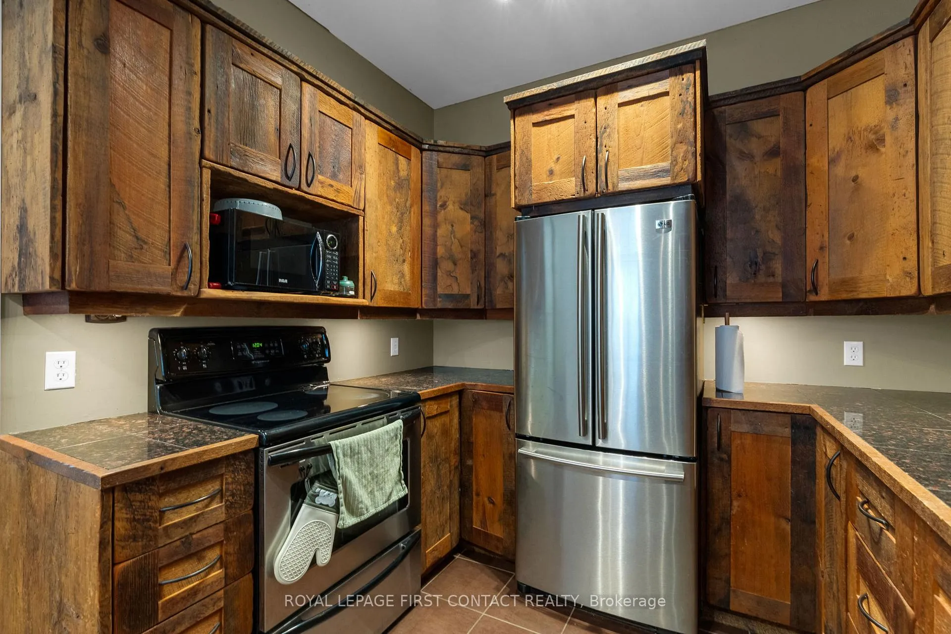 Photo 9 of 762 Dominion Avenue, Midland — HOMEH