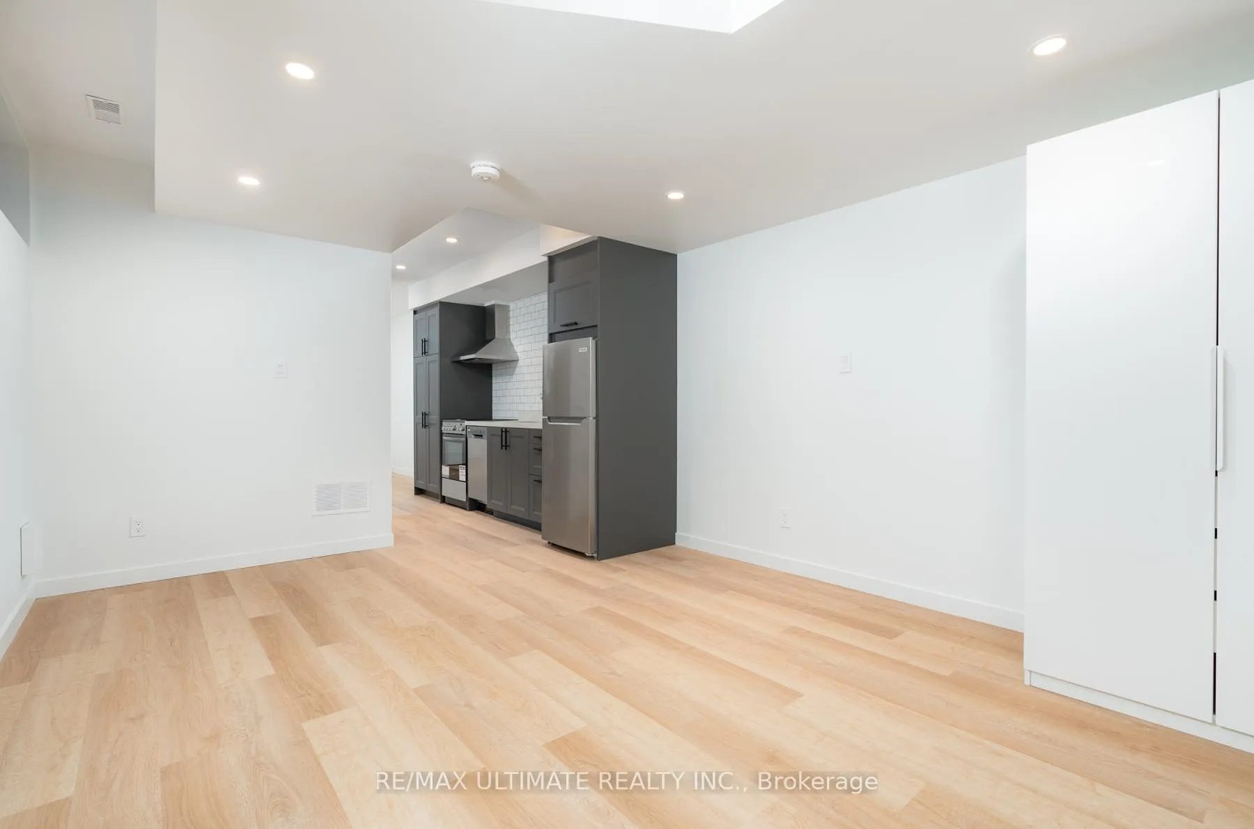 Photo 4 of Unit Lower, 46 Rutland Street, Toronto, Weston-Pellam Park — HOMEH
