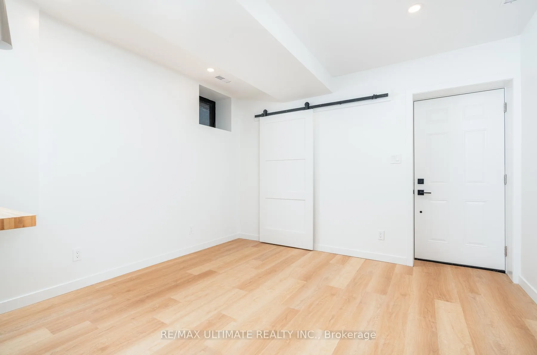 Photo 8 of Unit Lower, 46 Rutland Street, Toronto, Weston-Pellam Park — HOMEH
