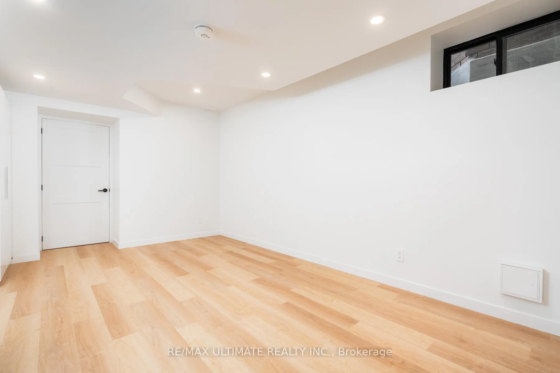 Photo 10 of Unit Lower, 46 Rutland Street, Toronto, Weston-Pellam Park — HOMEH