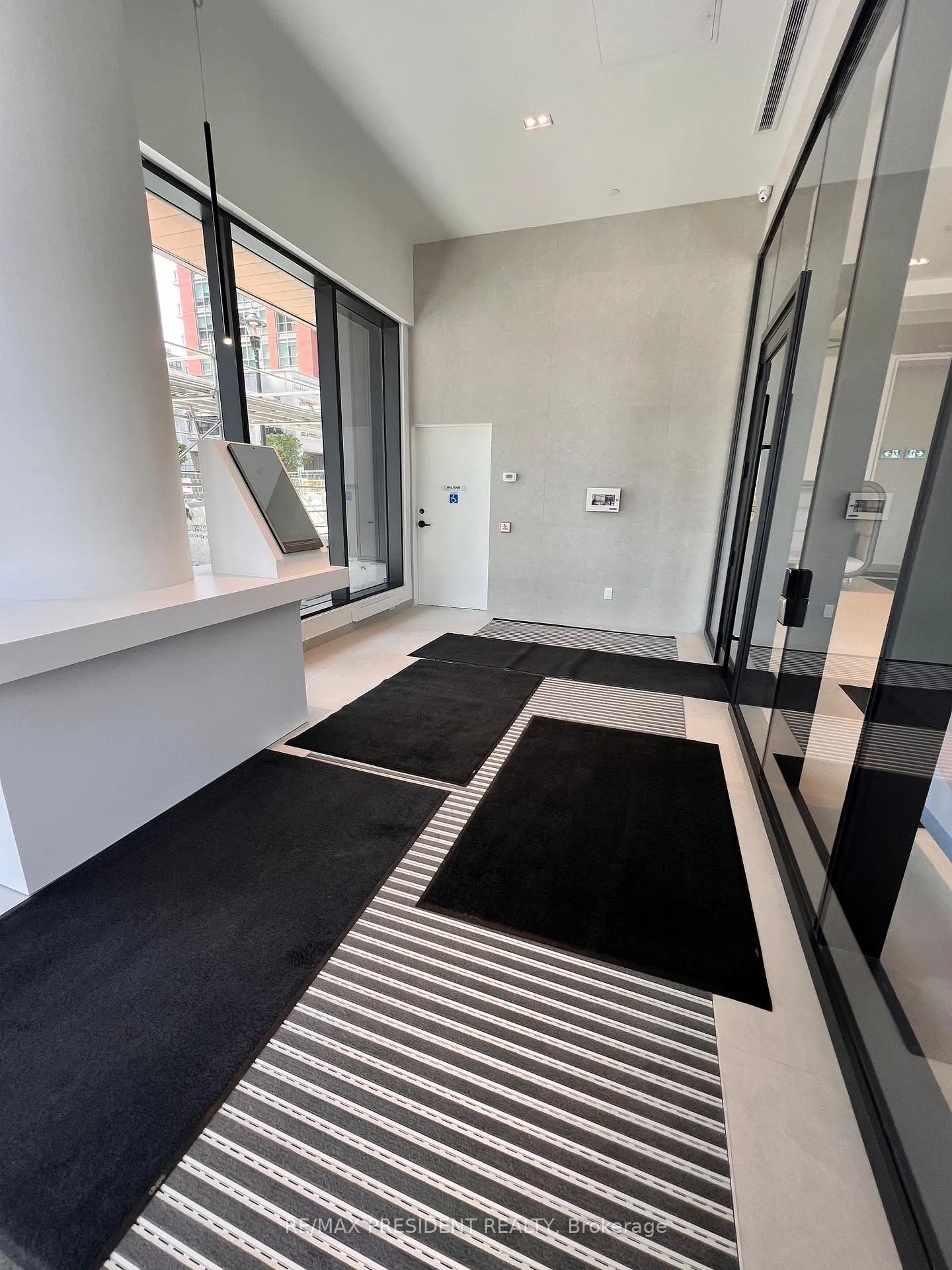 Photo 5 of Unit 2509, 2075 Lakeshore Road, Burlington, Brant — HOMEH