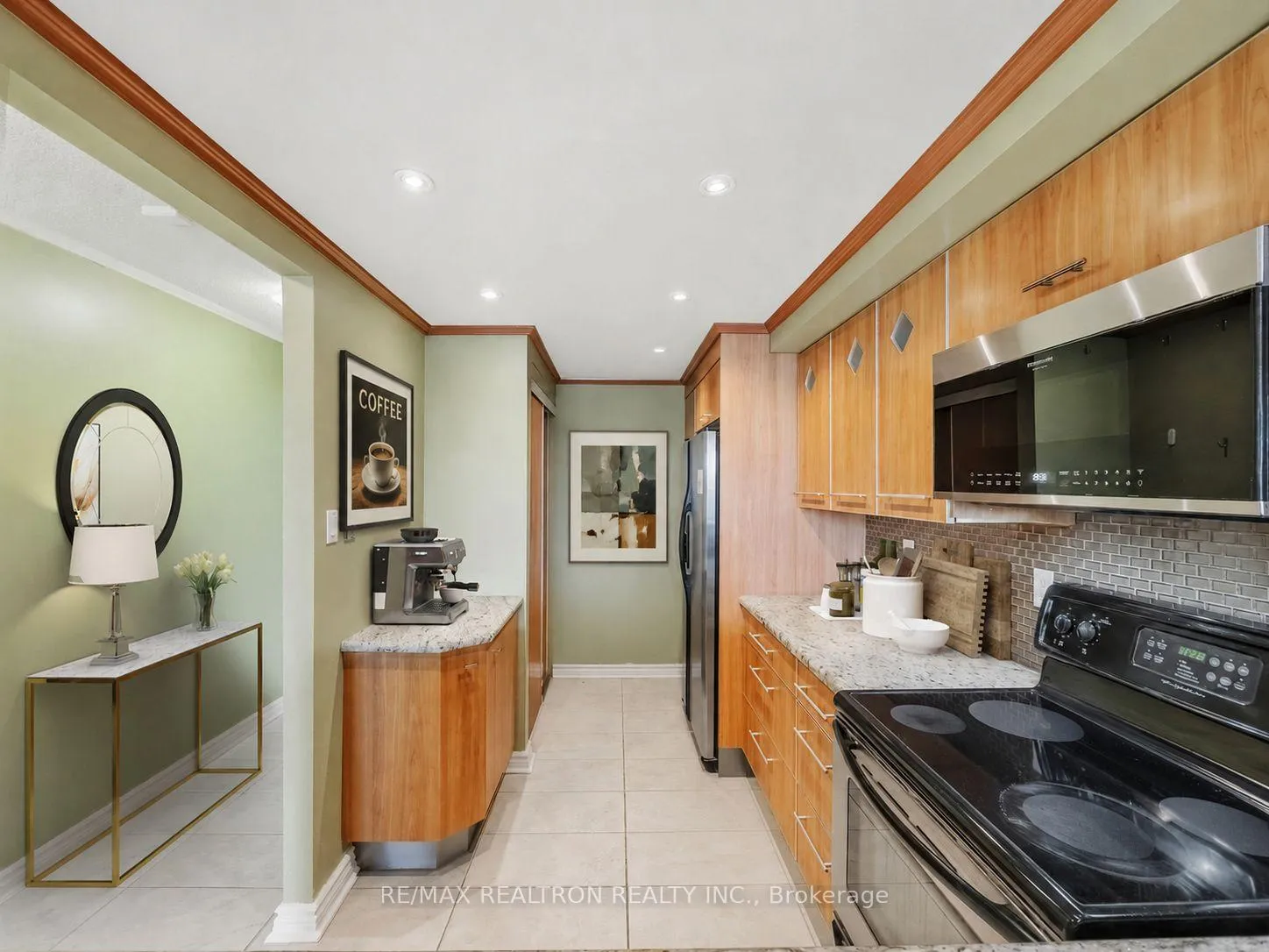 Photo 3 of Unit 415, 175 Cedar Avenue, Richmond Hill, Harding — HOMEH