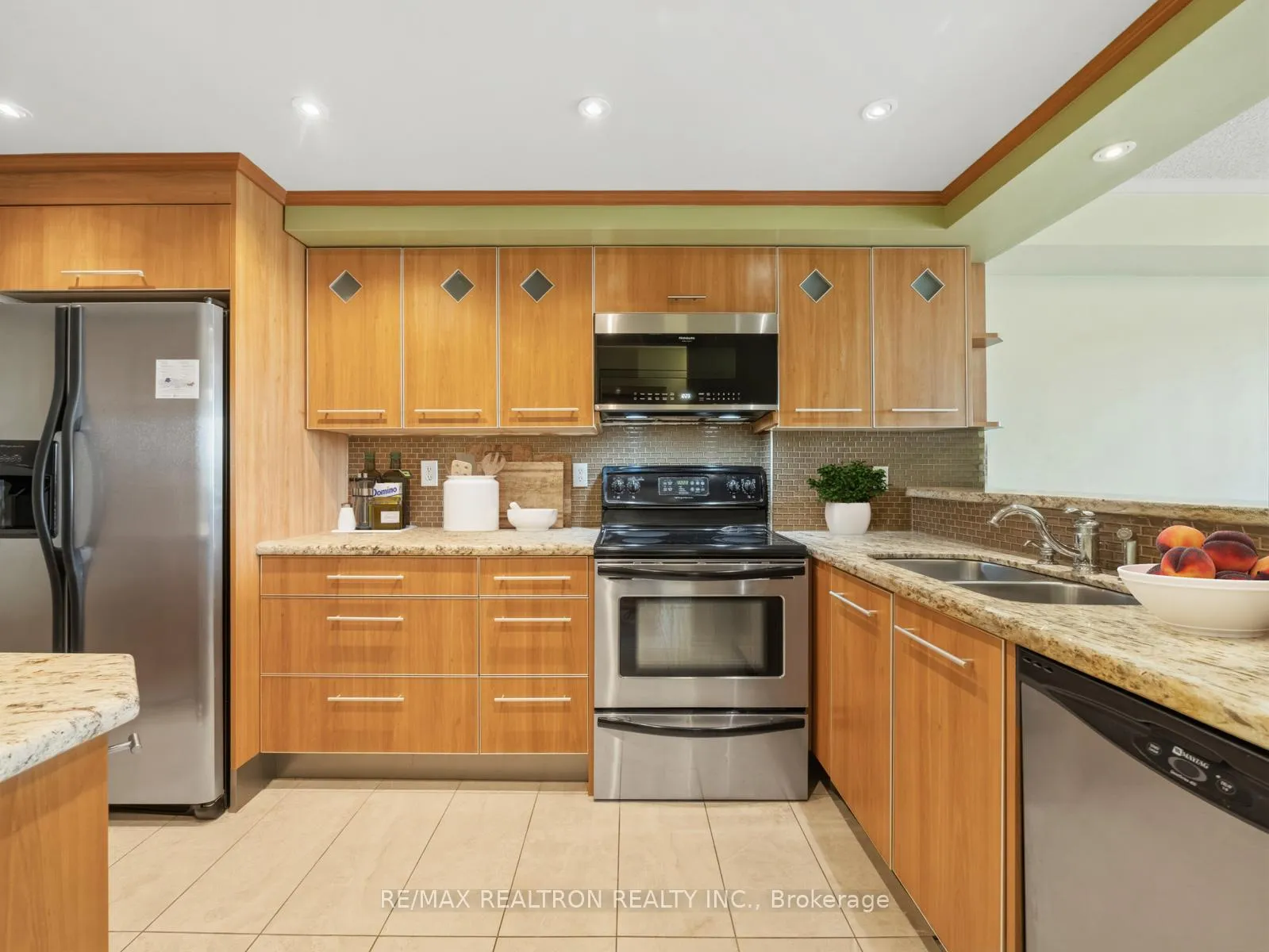Photo 4 of Unit 415, 175 Cedar Avenue, Richmond Hill, Harding — HOMEH