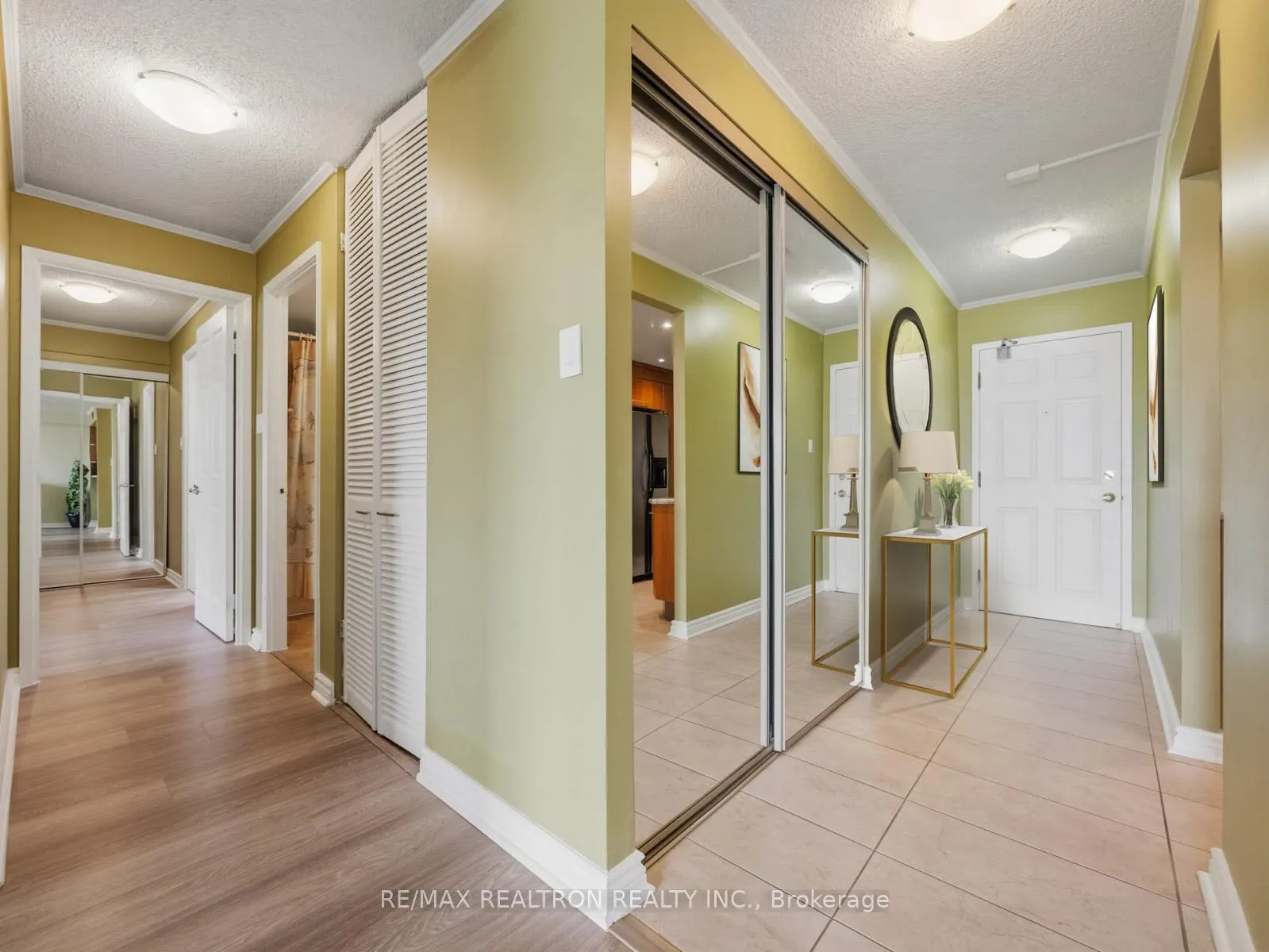 Photo 6 of Unit 415, 175 Cedar Avenue, Richmond Hill, Harding — HOMEH