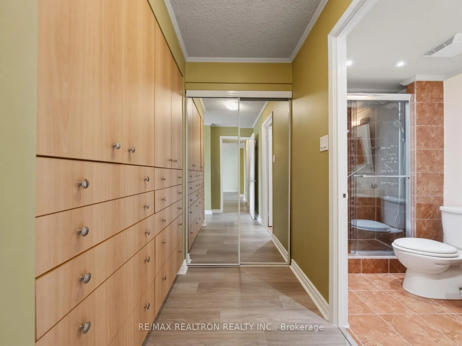Photo 9 of Unit 415, 175 Cedar Avenue, Richmond Hill, Harding — HOMEH