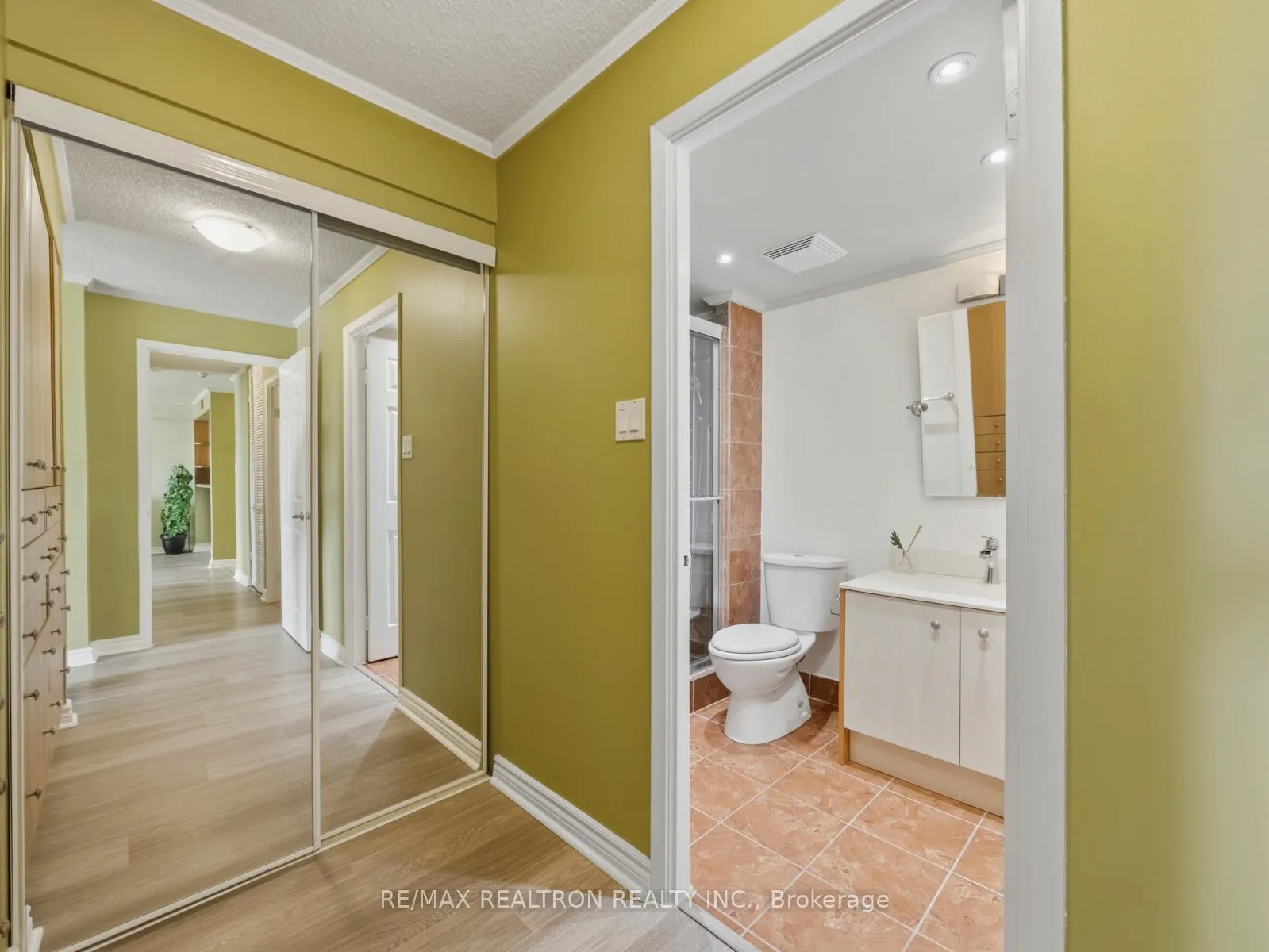 Photo 10 of Unit 415, 175 Cedar Avenue, Richmond Hill, Harding — HOMEH