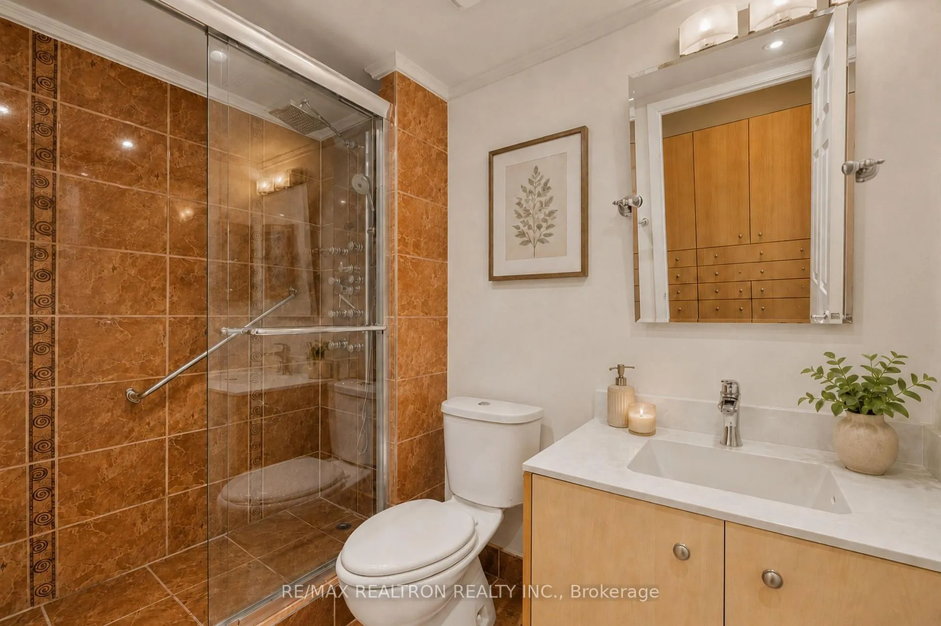 Photo 11 of Unit 415, 175 Cedar Avenue, Richmond Hill, Harding — HOMEH