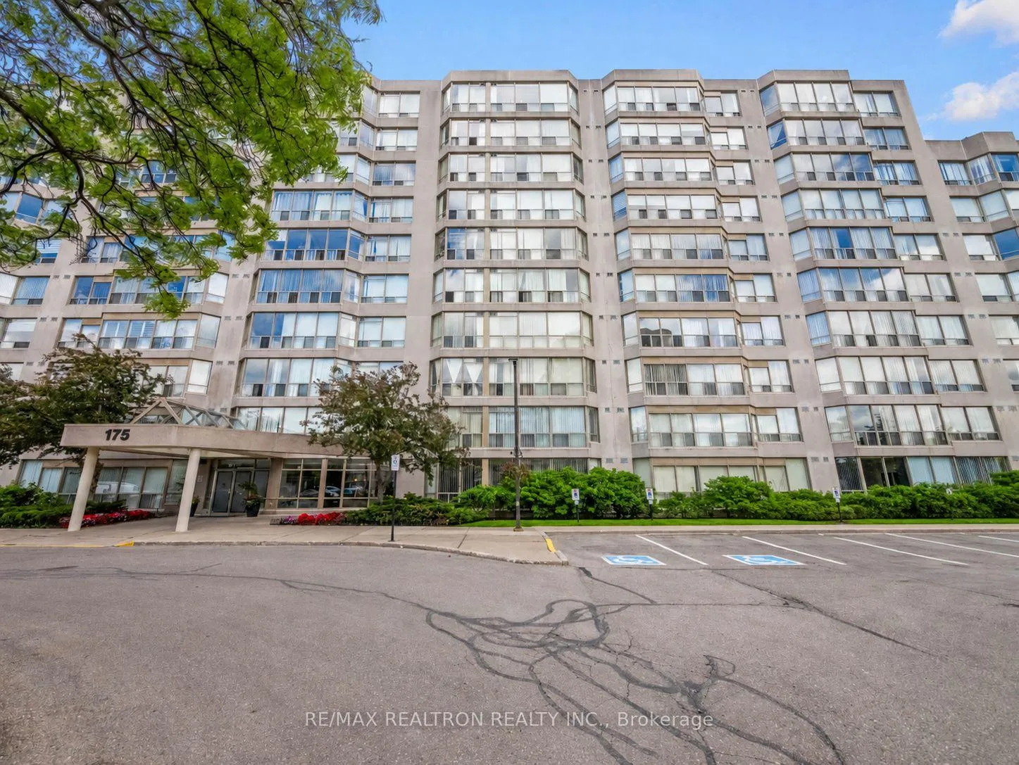 Photo 16 of Unit 415, 175 Cedar Avenue, Richmond Hill, Harding — HOMEH