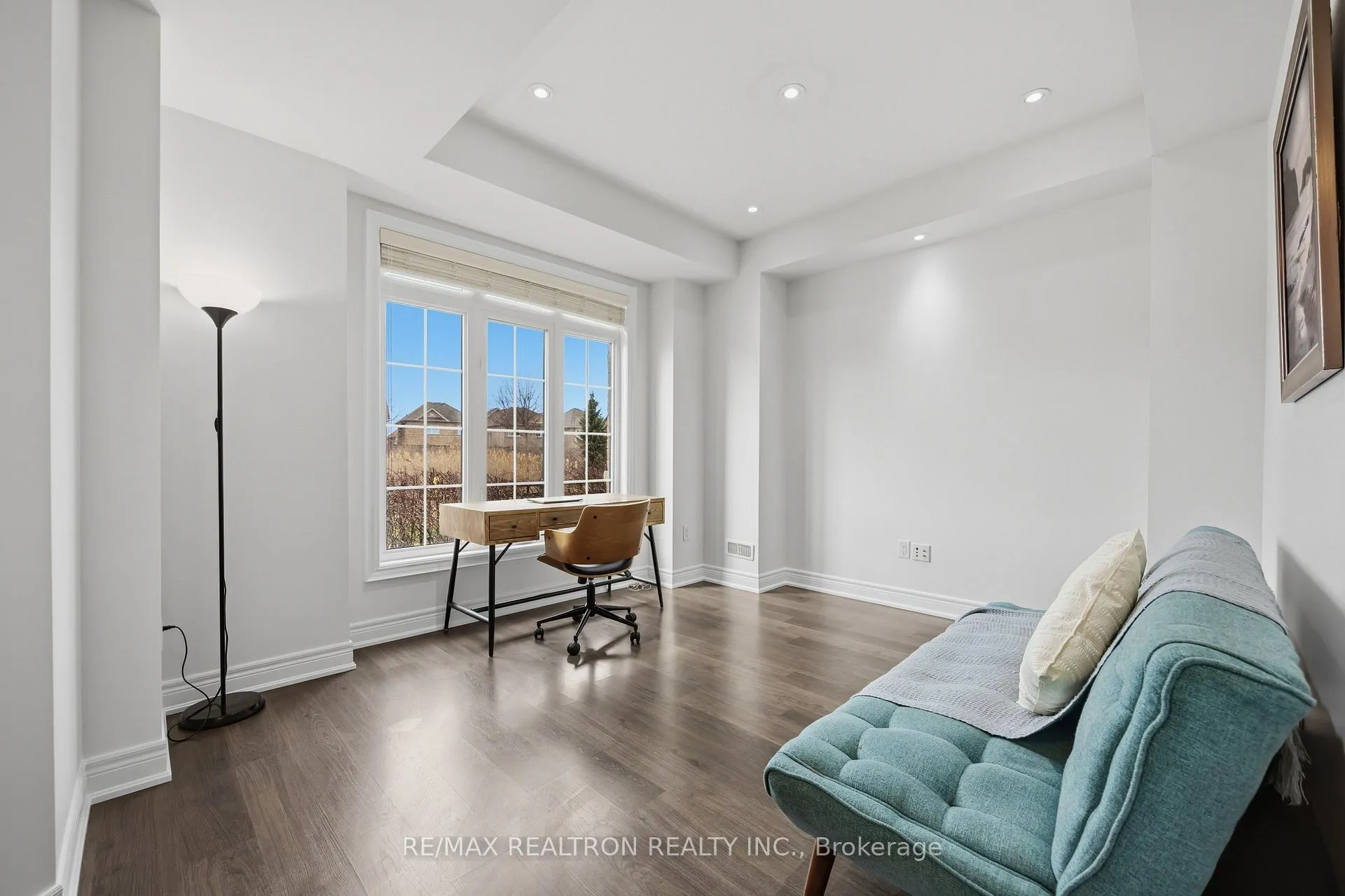 Photo 9 of 52 Quarrie Lane, Ajax, Northwest Ajax — HOMEH