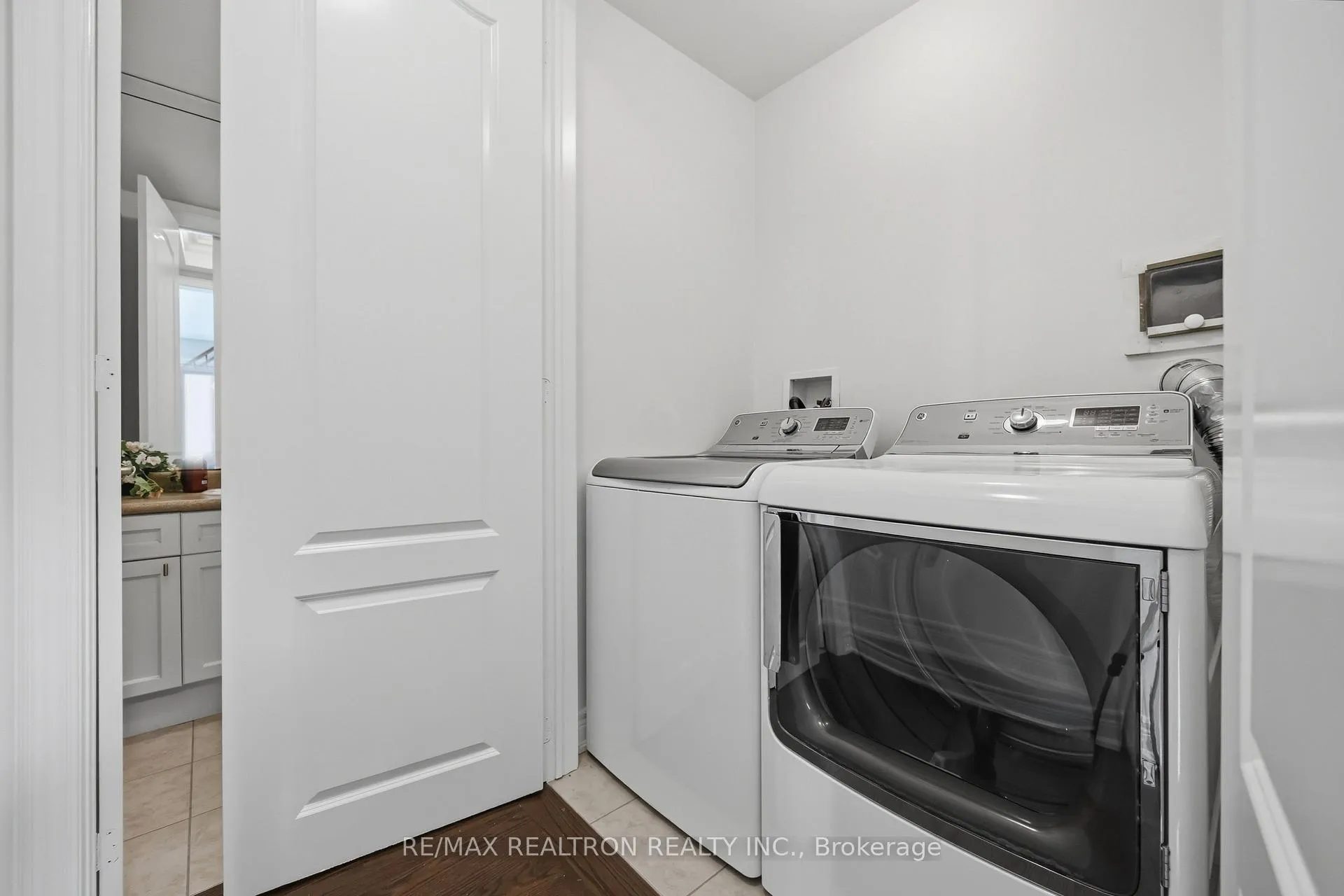 Photo 33 of 52 Quarrie Lane, Ajax, Northwest Ajax — HOMEH