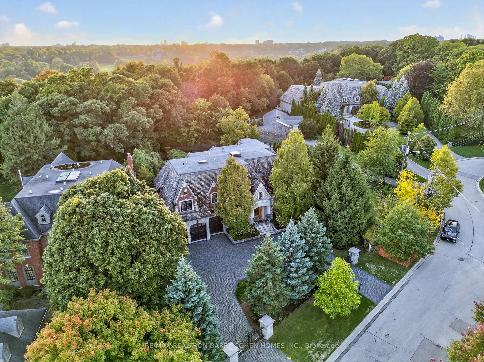 Photo 48 of 76 Arjay Crescent, North York, Bridle Path-Sunnybrook-York Mills — HOMEH
