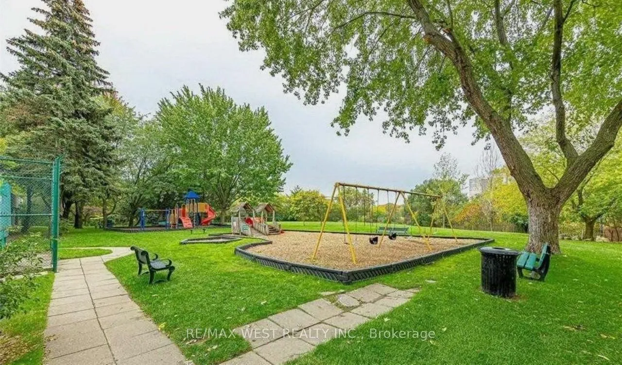 Photo 11 of Unit 812, 60 Pavane Linkway, Toronto, Flemingdon Park — HOMEH