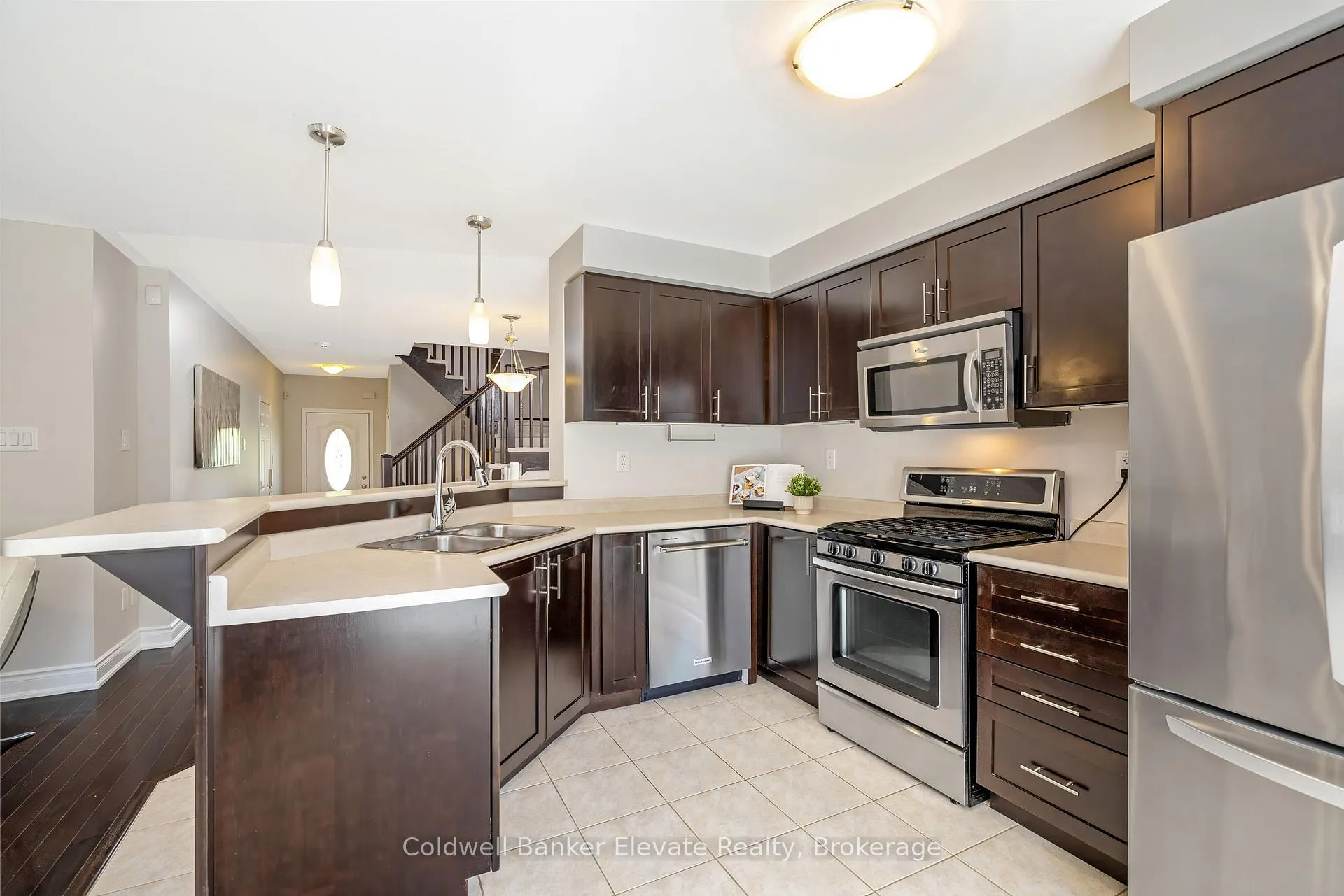 Photo 14 of 963 McTrach Crescent, Milton, Harrison — HOMEH