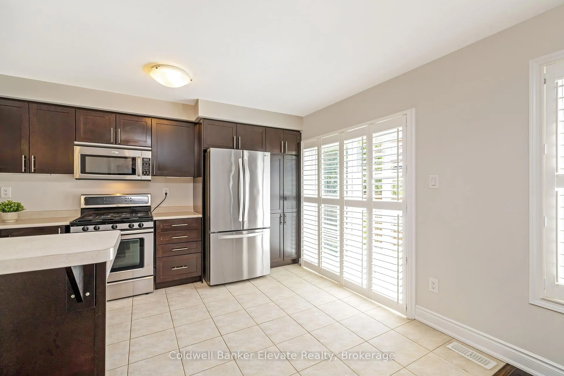 Photo 16 of 963 McTrach Crescent, Milton, Harrison — HOMEH
