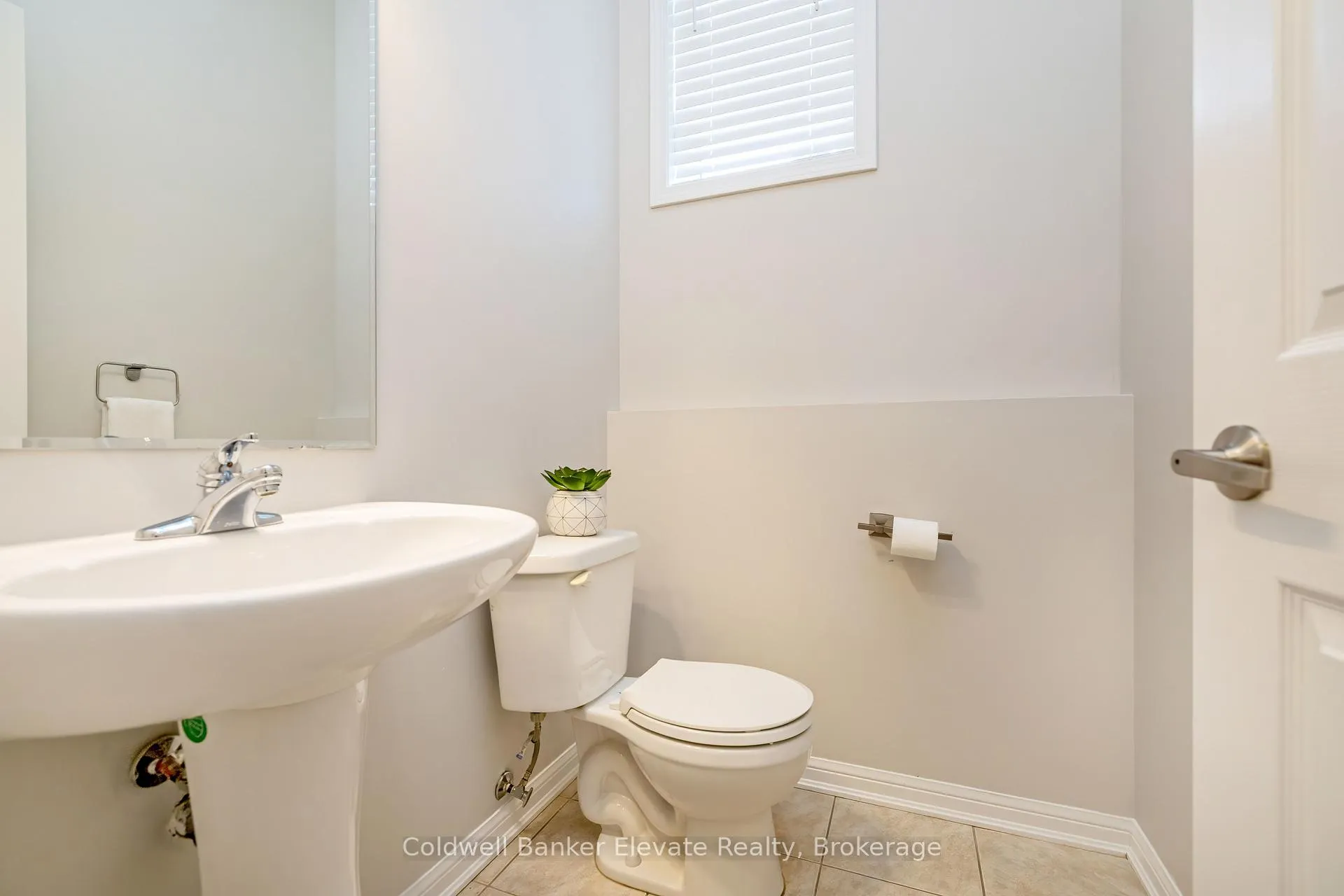 Photo 17 of 963 McTrach Crescent, Milton, Harrison — HOMEH