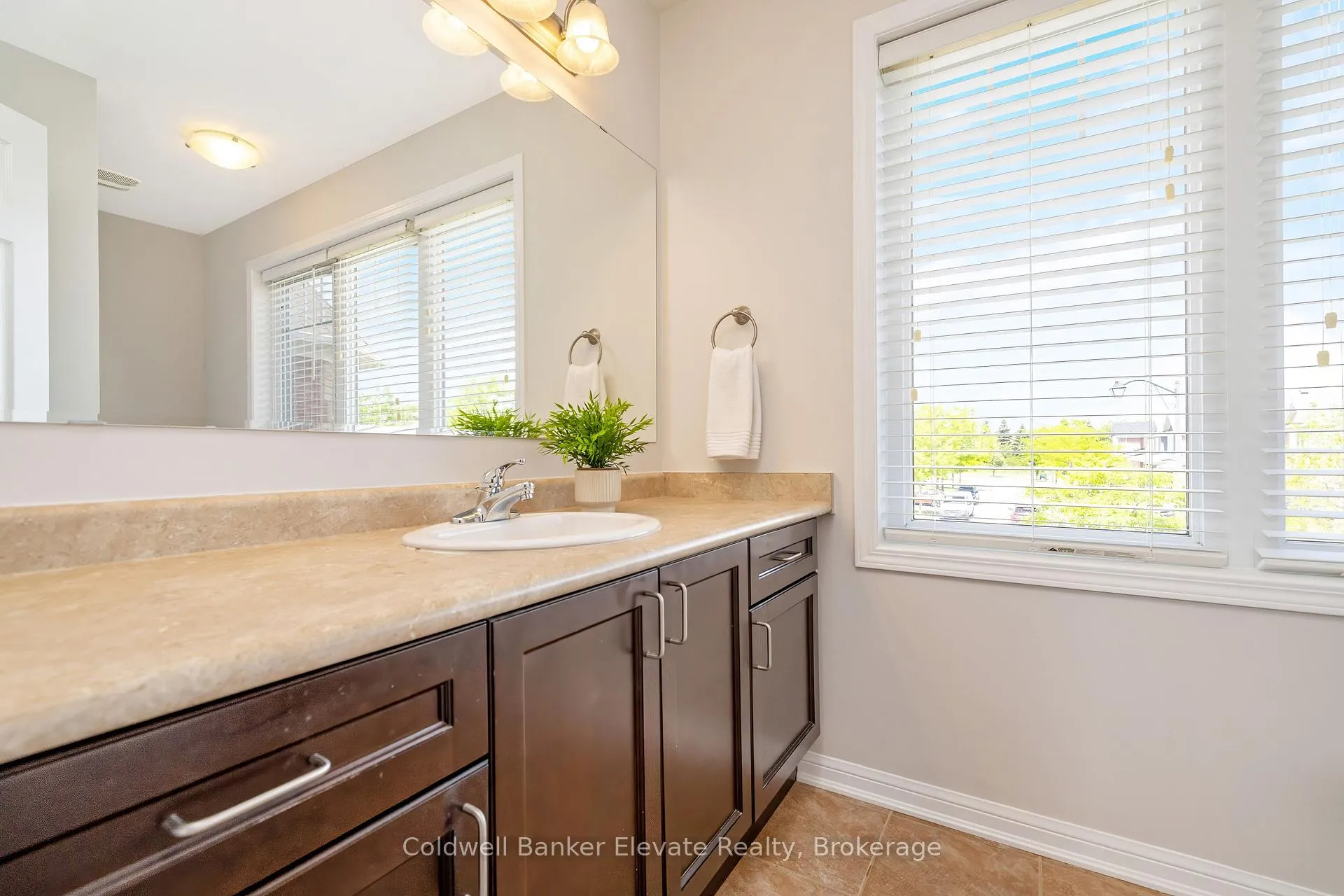 Photo 21 of 963 McTrach Crescent, Milton, Harrison — HOMEH