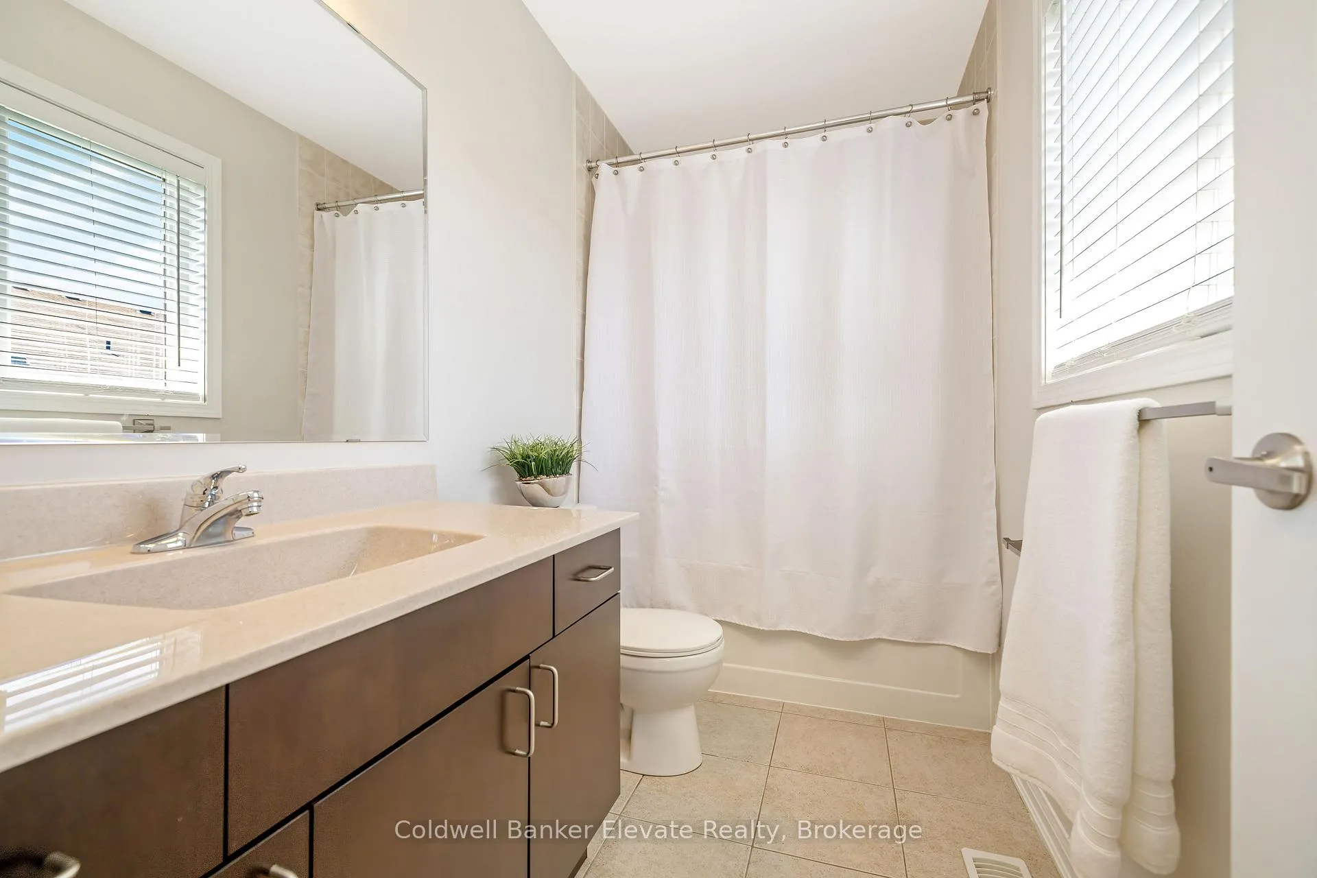 Photo 27 of 963 McTrach Crescent, Milton, Harrison — HOMEH