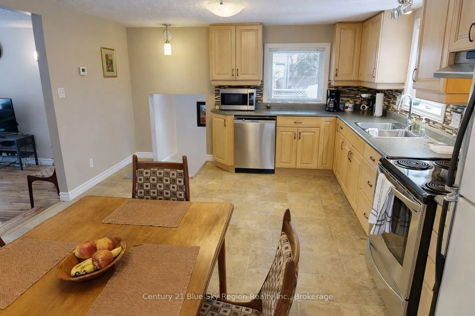 Photo 5 of 36 Nichols Street, Callander — HOMEH
