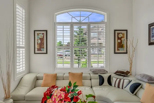 Photo 3 of 86 Batchford Crescent, Markham, Box Grove — HOMEH