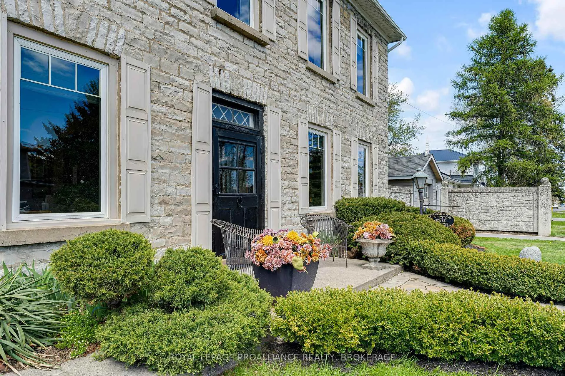 Photo 6 of 1863 Sydenham Road, Kingston, City North of 401 — HOMEH