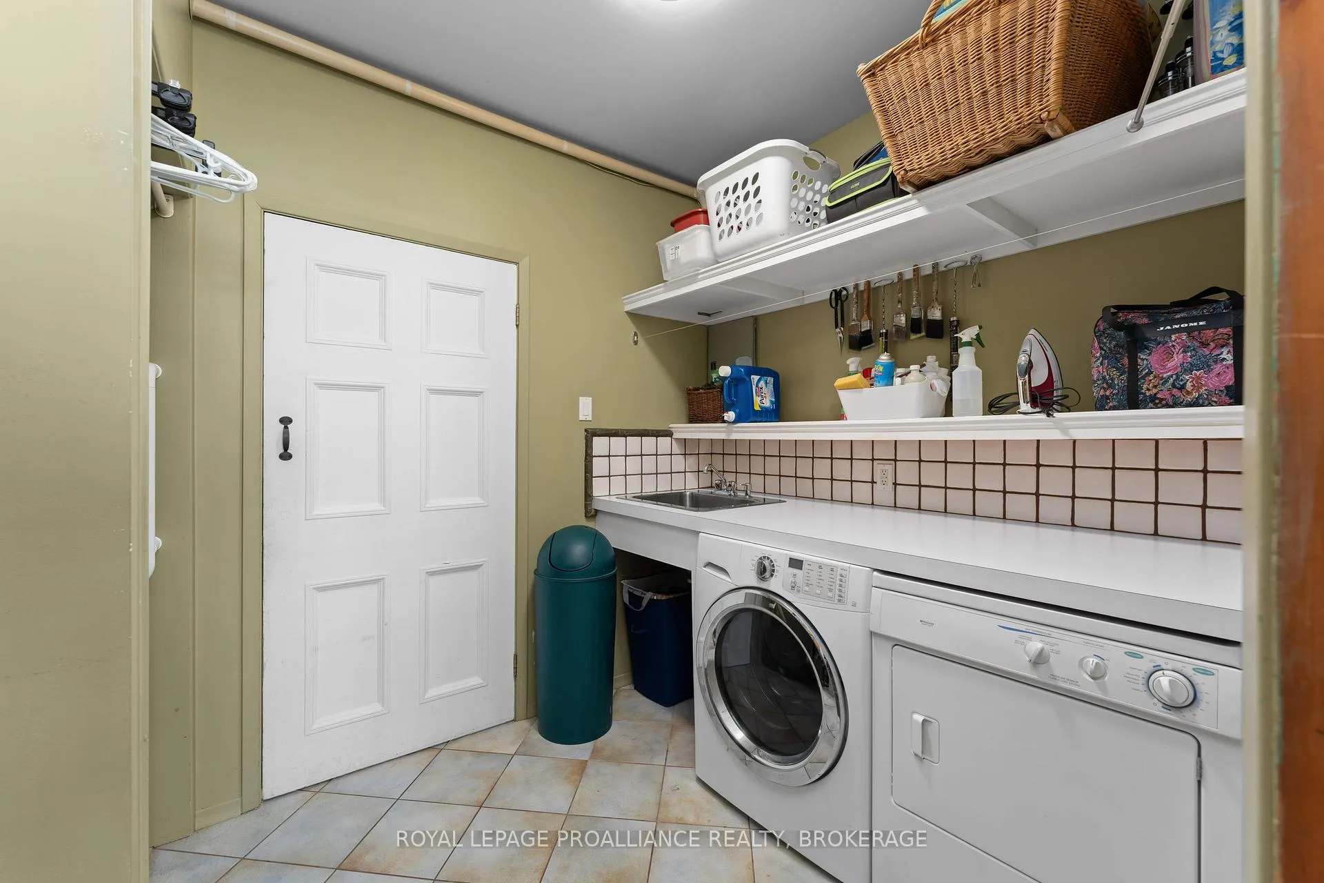 Photo 23 of 1863 Sydenham Road, Kingston, City North of 401 — HOMEH