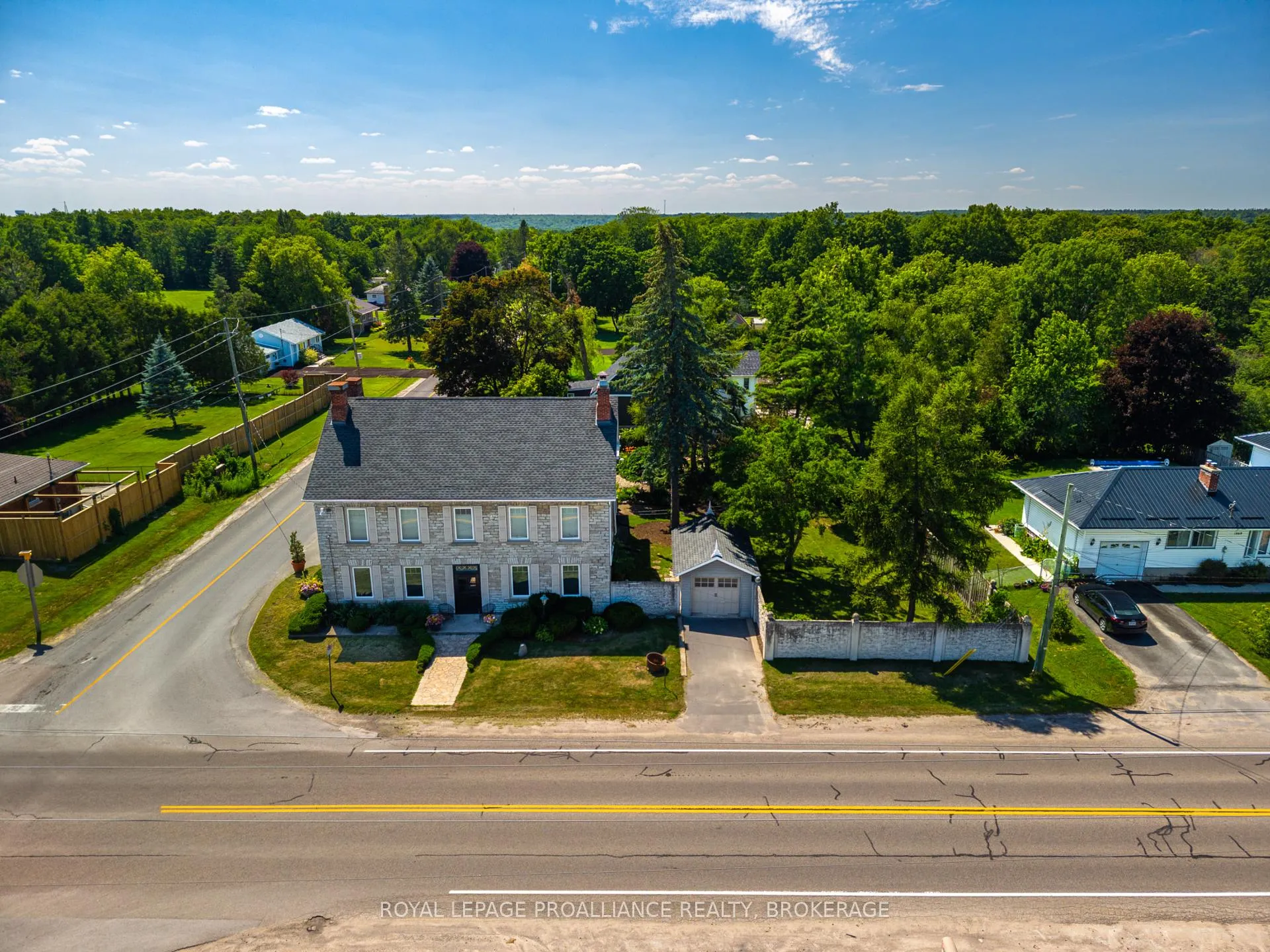 Photo 3 of 1863 Sydenham Road, Kingston, City North of 401 — HOMEH