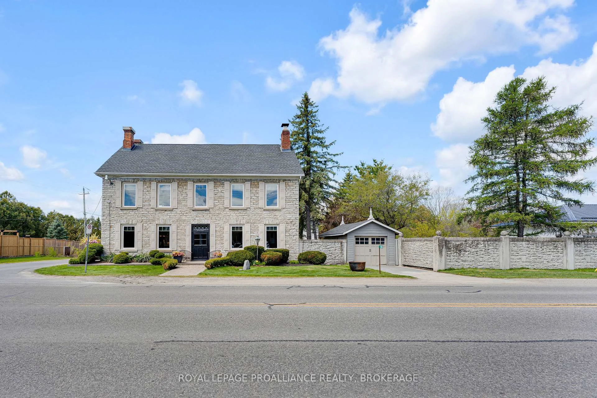 Photo 4 of 1863 Sydenham Road, Kingston, City North of 401 — HOMEH