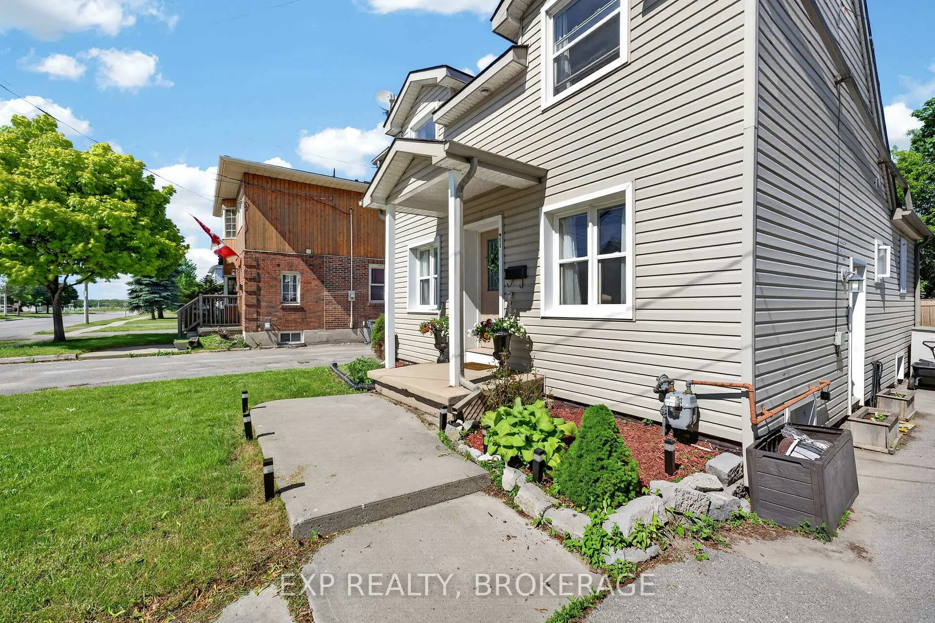 Photo 4 of 911 Division Street, Kingston, East of Sir John A. Blvd — HOMEH
