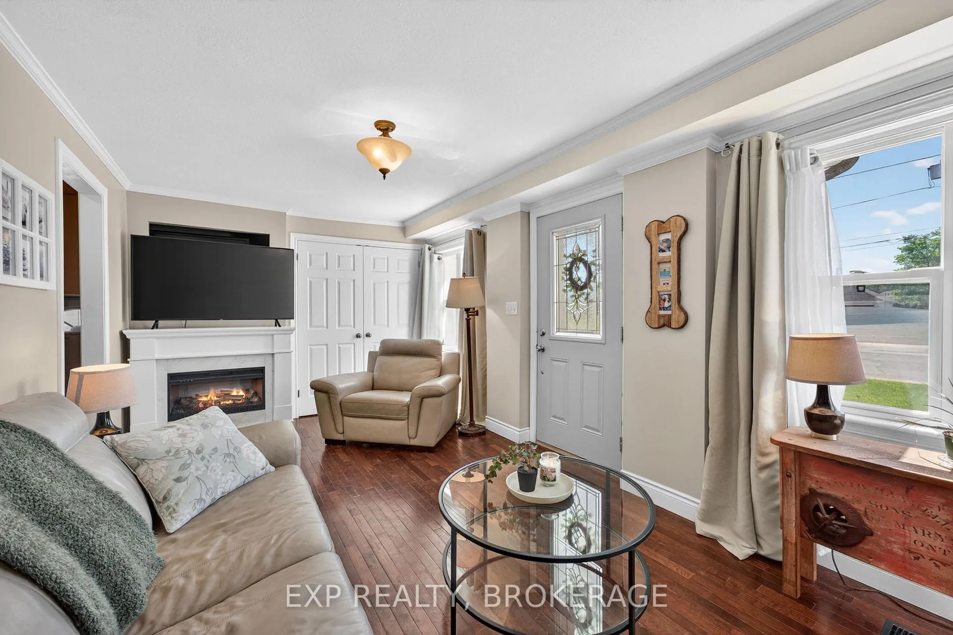 Photo 5 of 911 Division Street, Kingston, East of Sir John A. Blvd — HOMEH