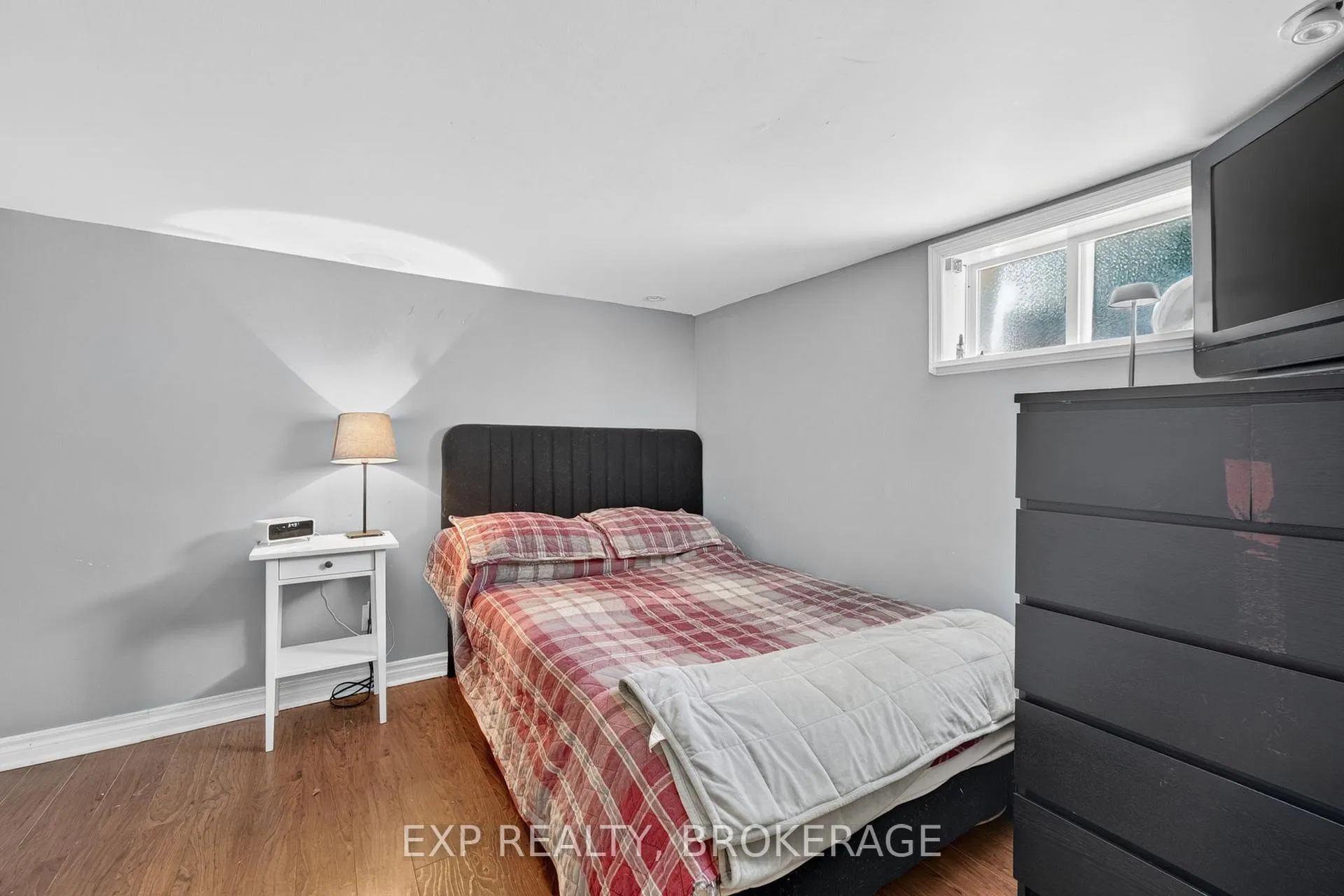 Photo 25 of 911 Division Street, Kingston, East of Sir John A. Blvd — HOMEH
