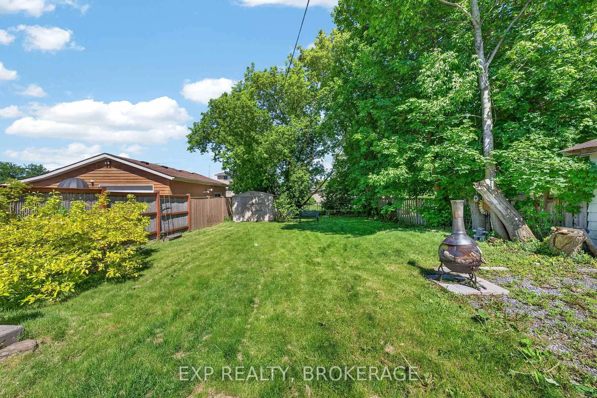 Photo 33 of 911 Division Street, Kingston, East of Sir John A. Blvd — HOMEH