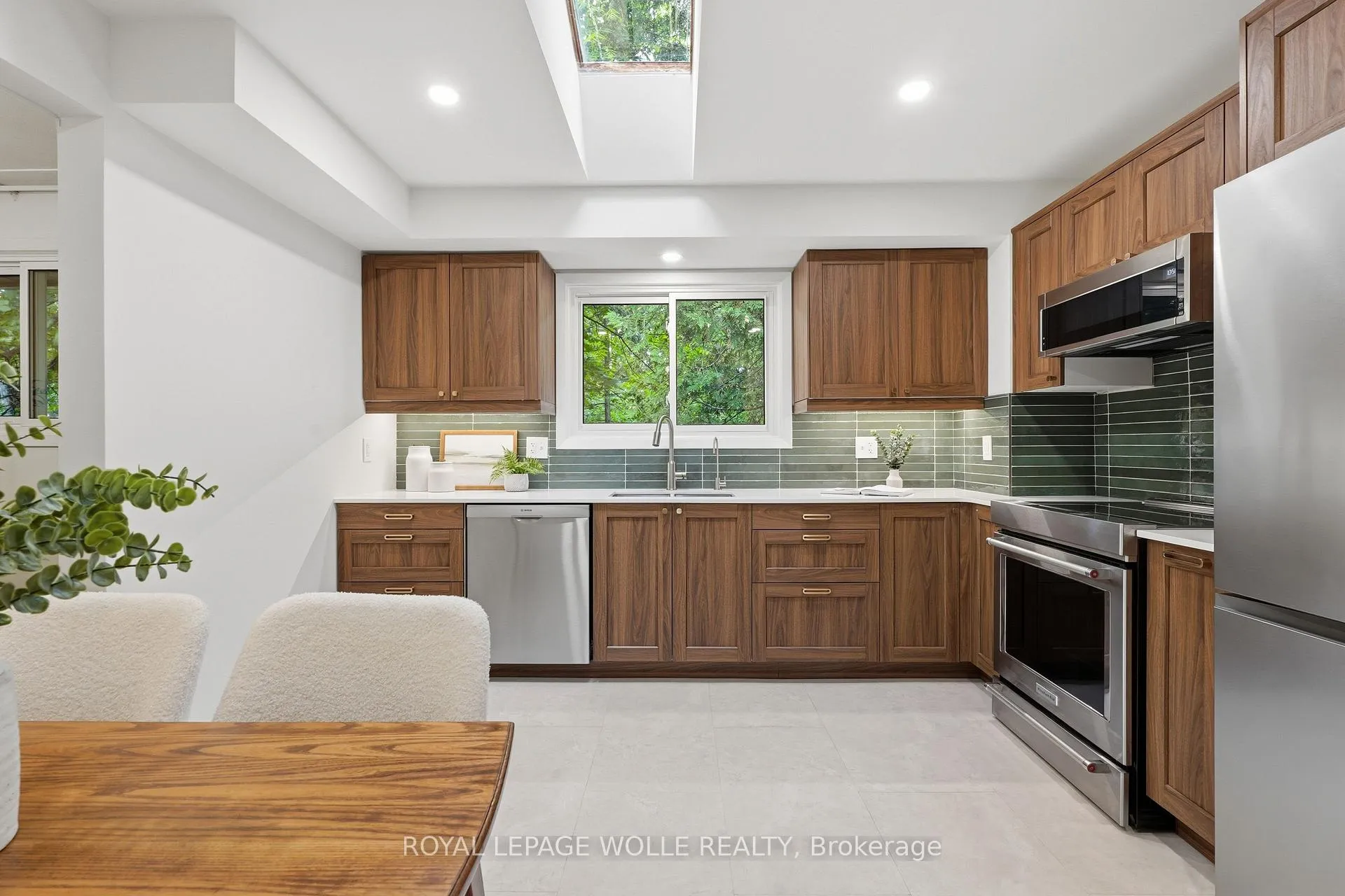 Photo 10 of 67 Longwood Drive, Waterloo — HOMEH