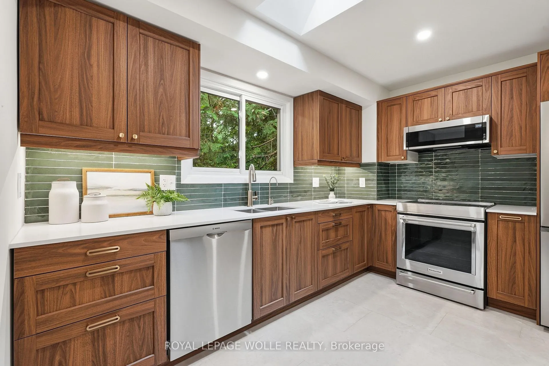 Photo 11 of 67 Longwood Drive, Waterloo — HOMEH