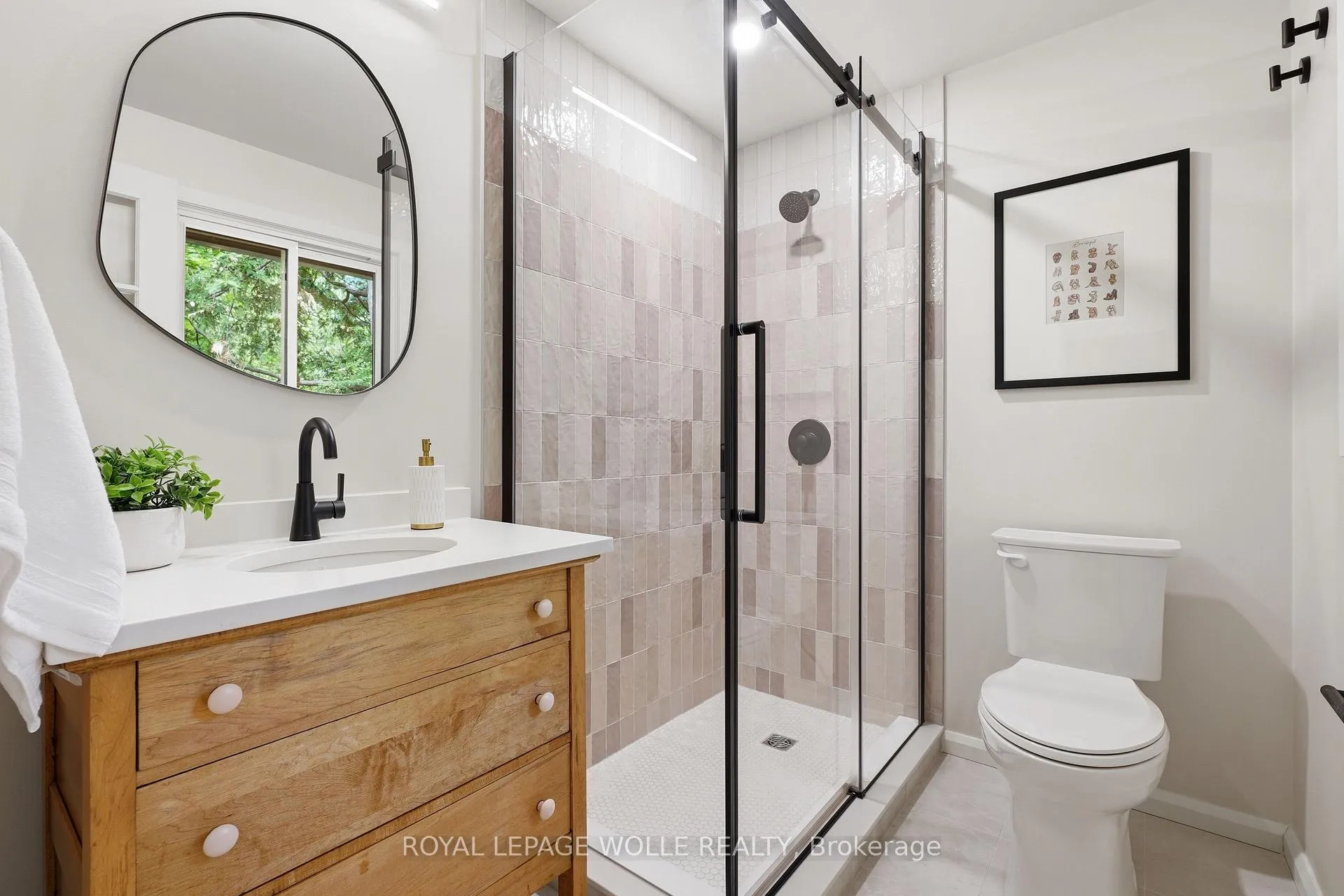 Photo 16 of 67 Longwood Drive, Waterloo — HOMEH