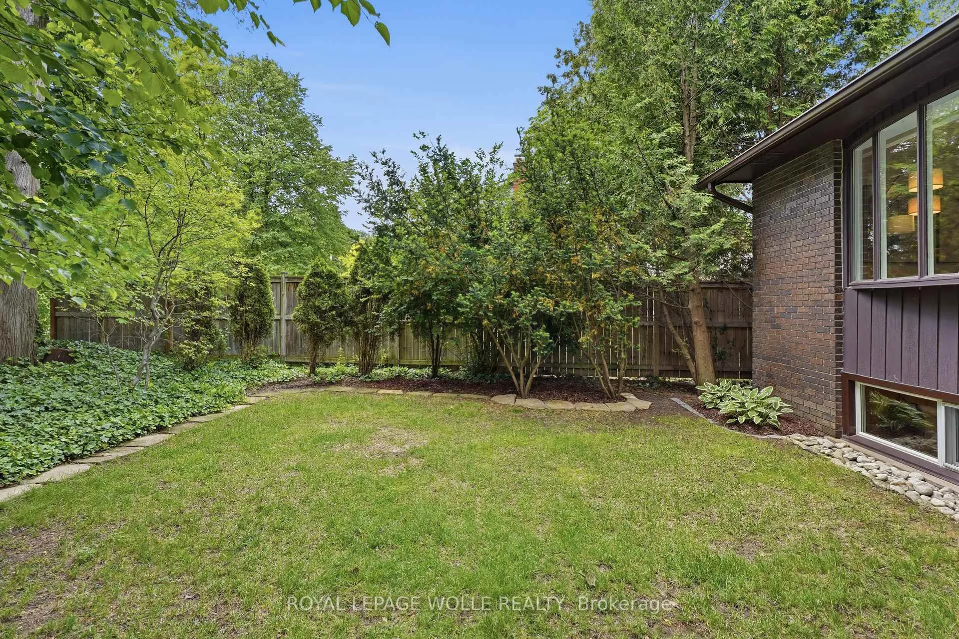 Photo 33 of 67 Longwood Drive, Waterloo — HOMEH