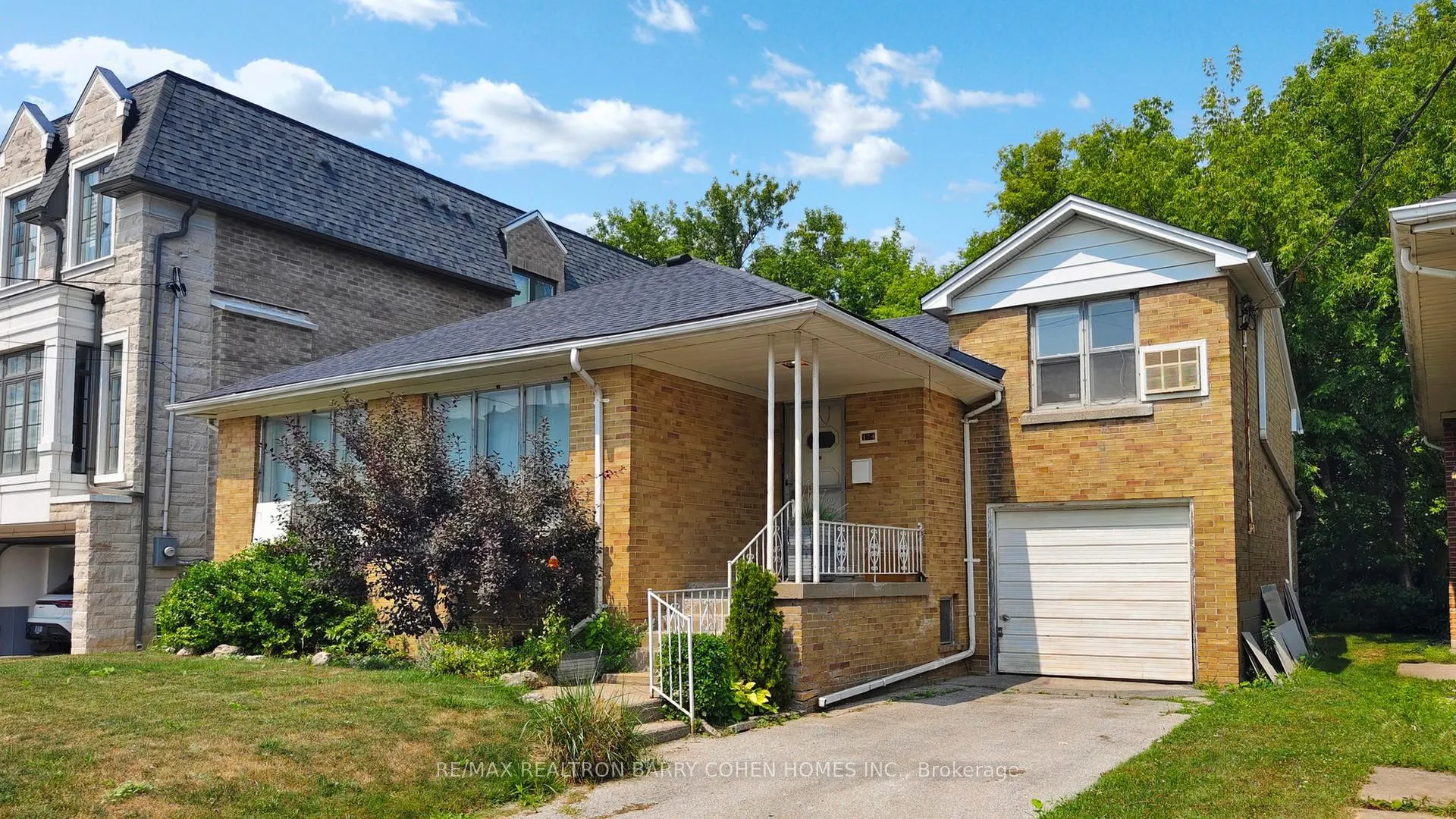 Photo 3 of 174 Caribou Road, Toronto, Bedford Park-Nortown — HOMEH
