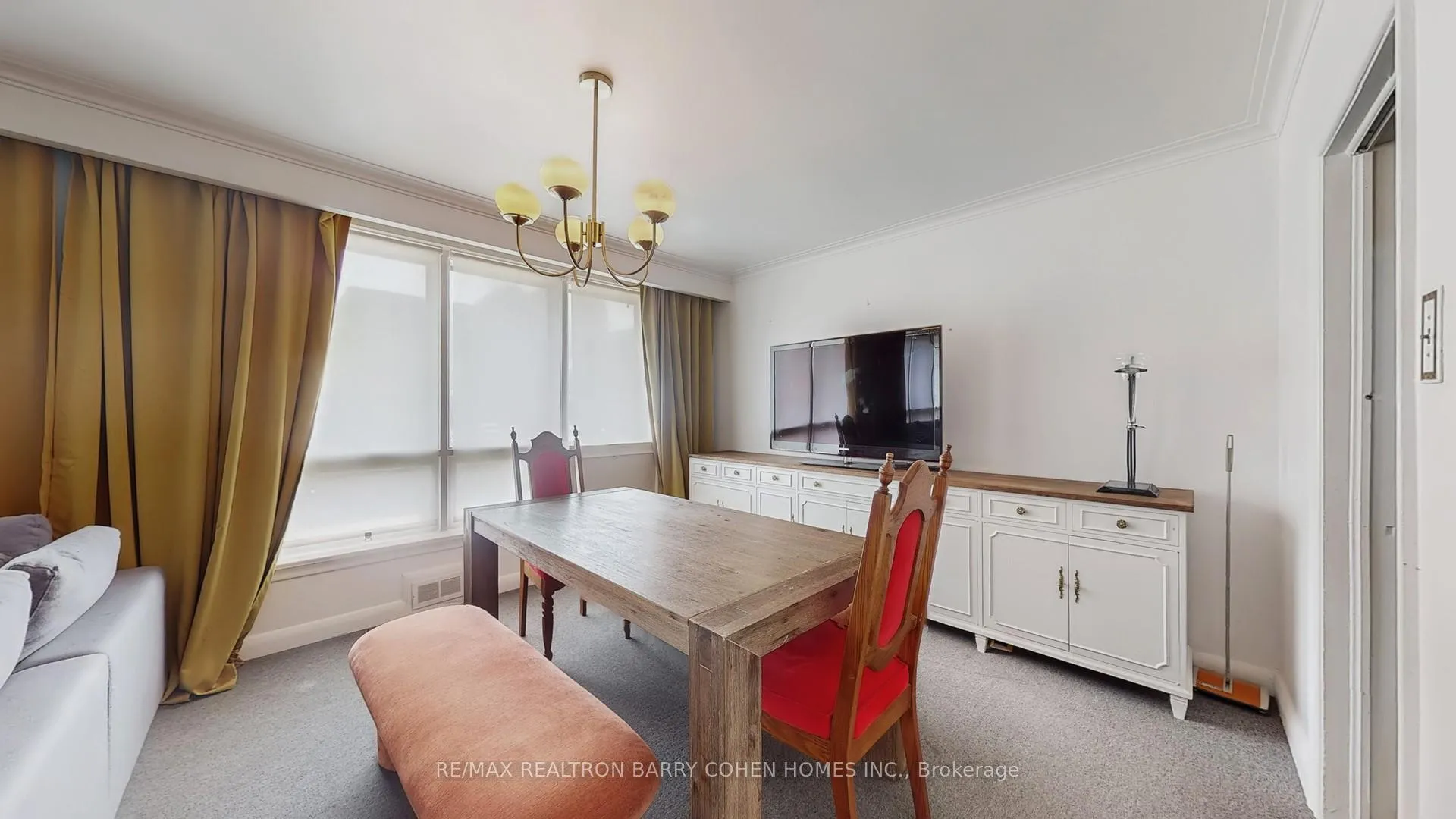 Photo 6 of 174 Caribou Road, Toronto, Bedford Park-Nortown — HOMEH