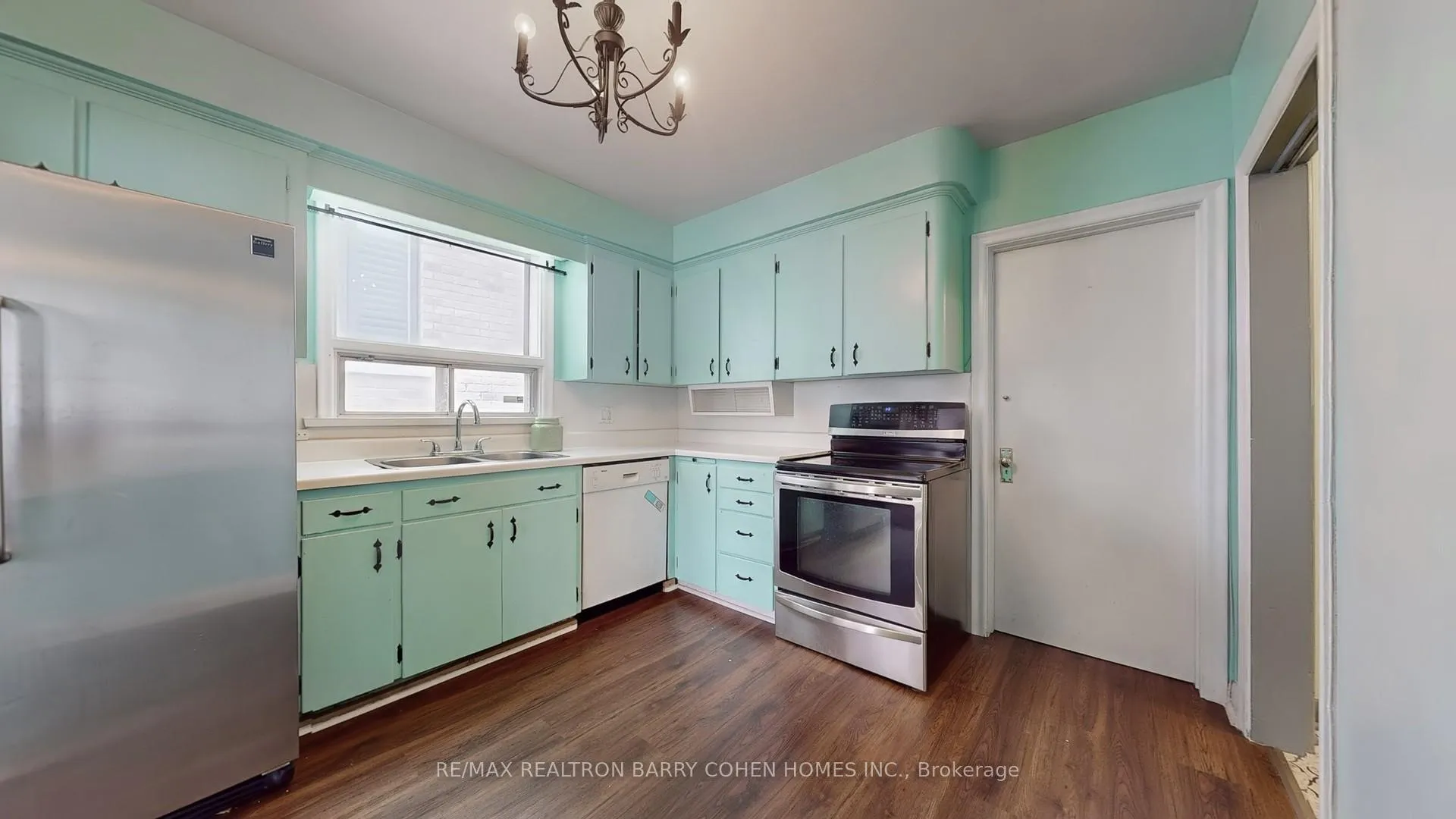 Photo 8 of 174 Caribou Road, Toronto, Bedford Park-Nortown — HOMEH