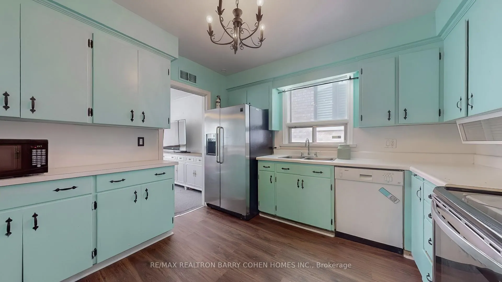 Photo 9 of 174 Caribou Road, Toronto, Bedford Park-Nortown — HOMEH