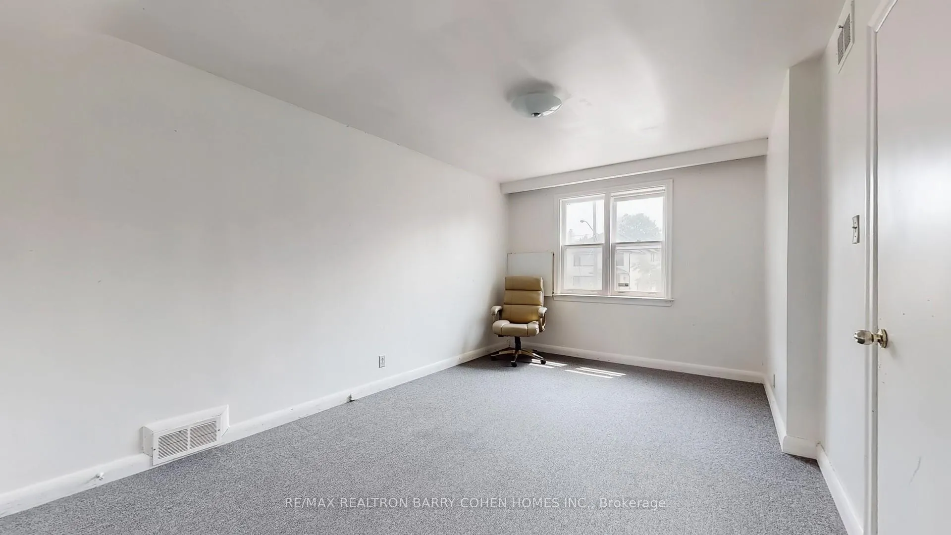 Photo 10 of 174 Caribou Road, Toronto, Bedford Park-Nortown — HOMEH