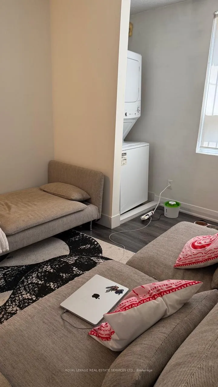 Photo 2 of Unit C, 136 Avenue Road, Toronto, The Annex — HOMEH