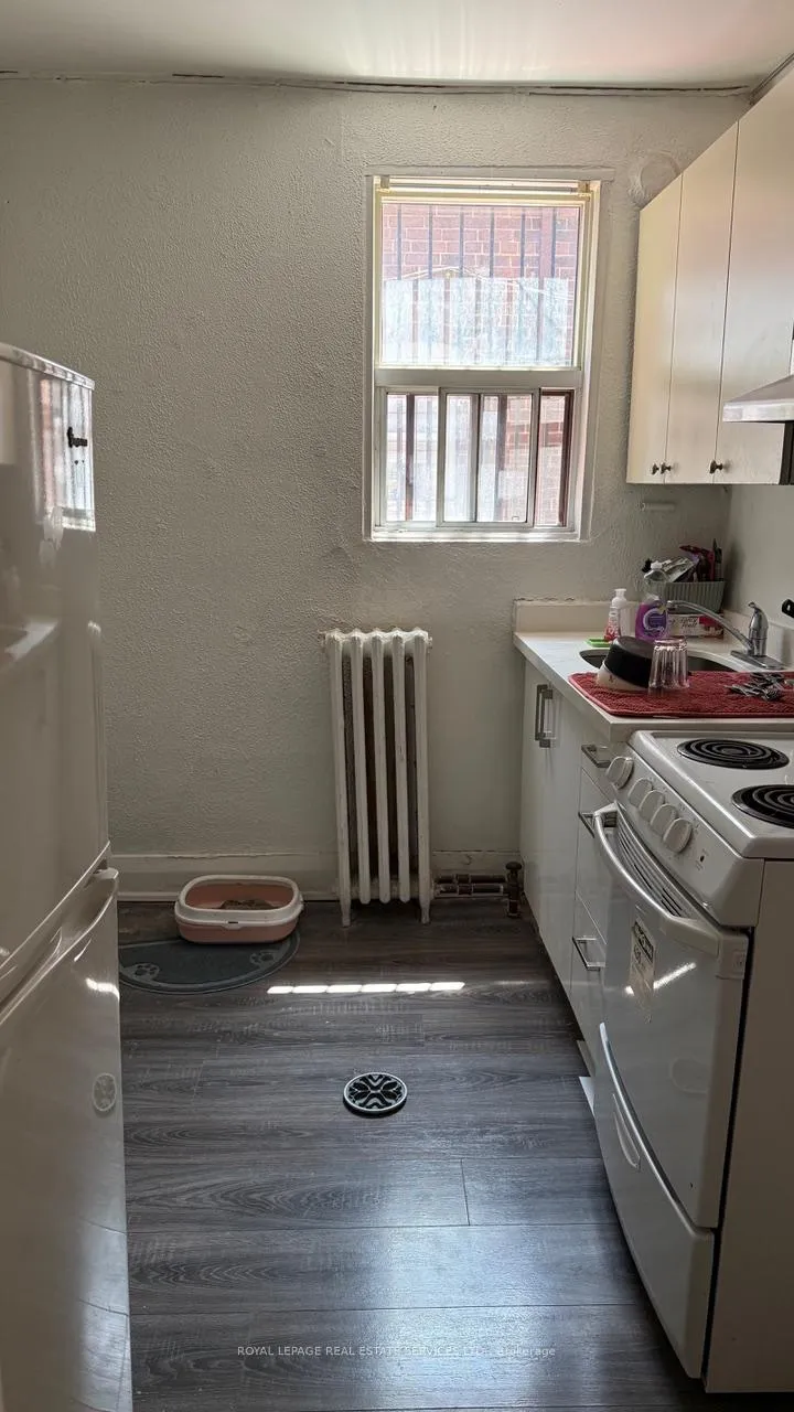 Photo 3 of Unit C, 136 Avenue Road, Toronto, The Annex — HOMEH
