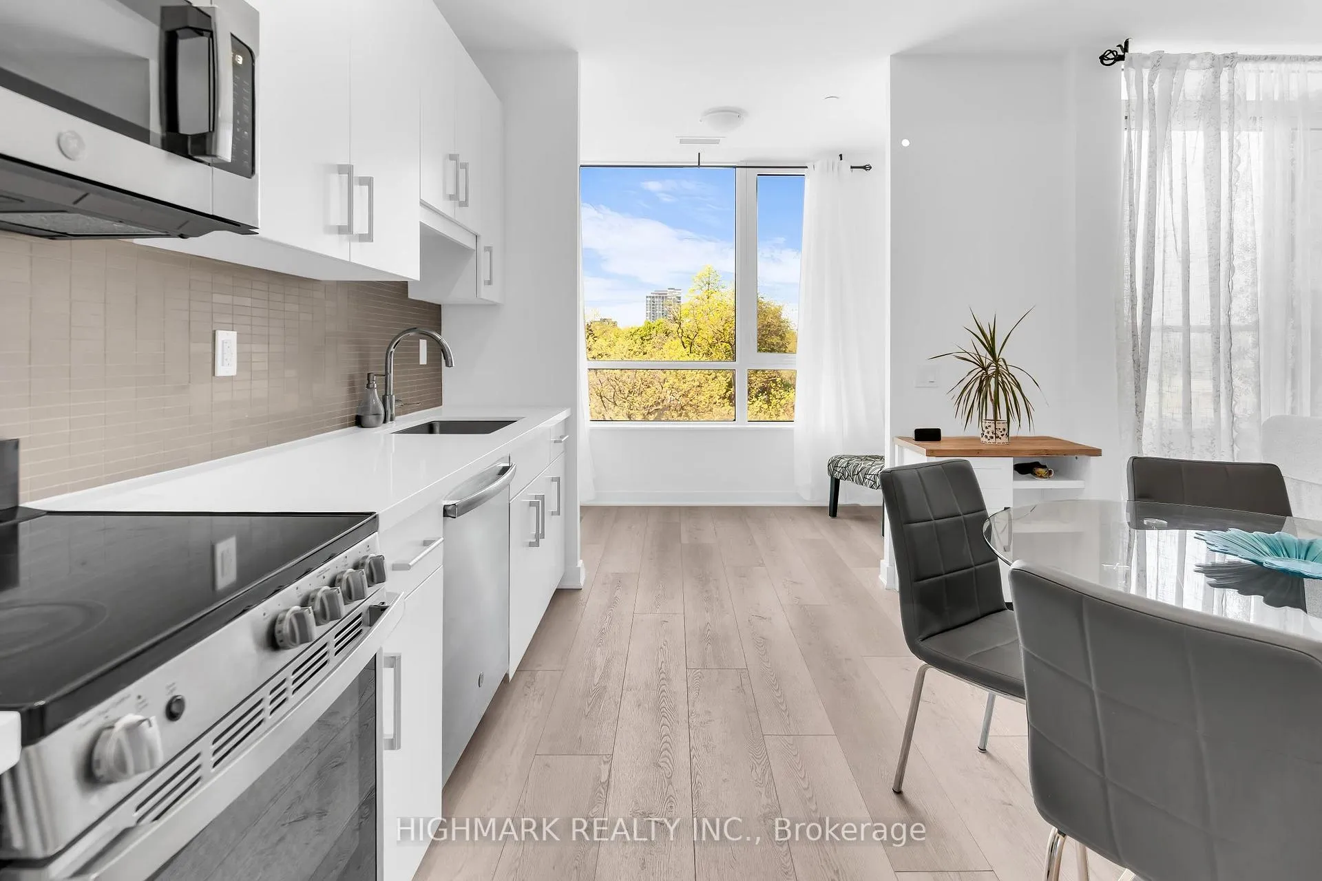 Photo 8 of Unit 312, 2007 James Street, Burlington, Brant — HOMEH