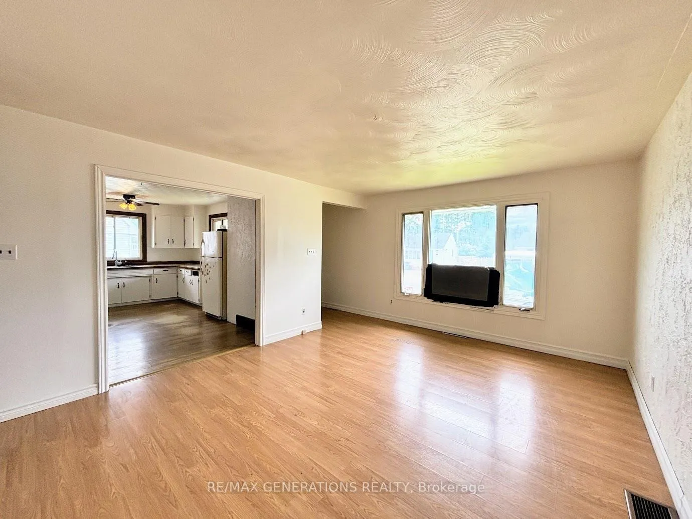Photo 4 of 55 Neebig Avenue, Manitouwadge, TB-73 — HOMEH