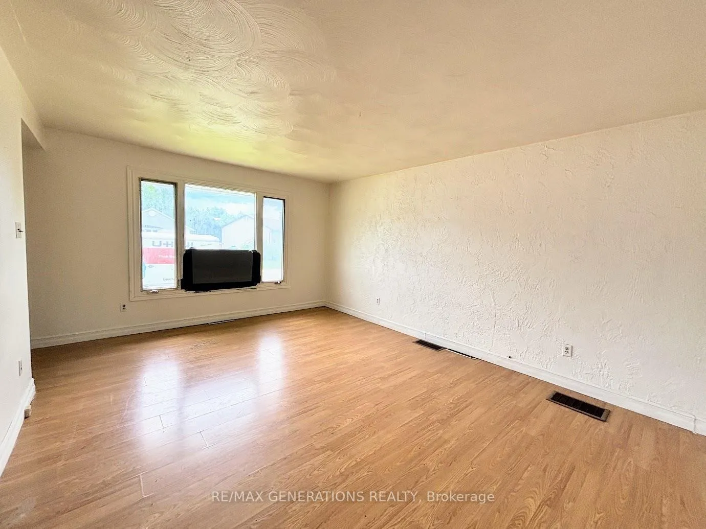 Photo 5 of 55 Neebig Avenue, Manitouwadge, TB-73 — HOMEH